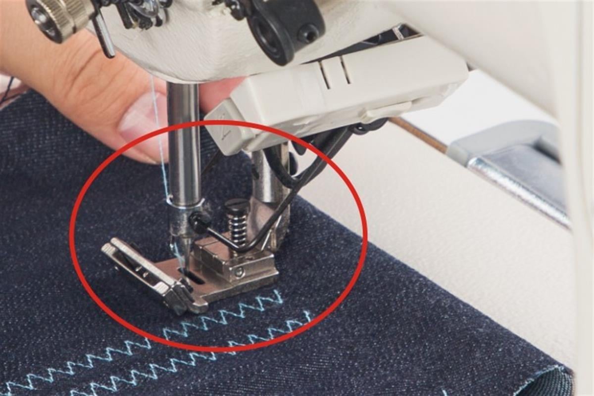 JACK 2284 Atlar Diker Otomatik İp Kesicili Zigzak Makinası