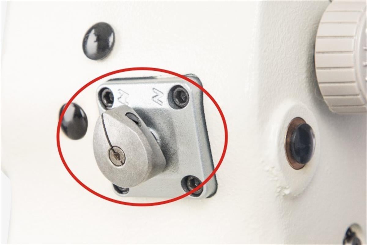 JACK 2284 Atlar Diker Otomatik İp Kesicili Zigzak Makinası