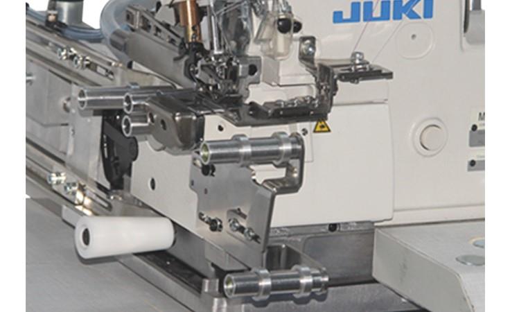 JUKİ Dört İplik, Direct Drive, Burunlu, Havalı İplik Kesmeli, Arkadan Pistonlu Yaka Gerdirme Merdane Sistemli Yaka Ribana Overlok Makinası