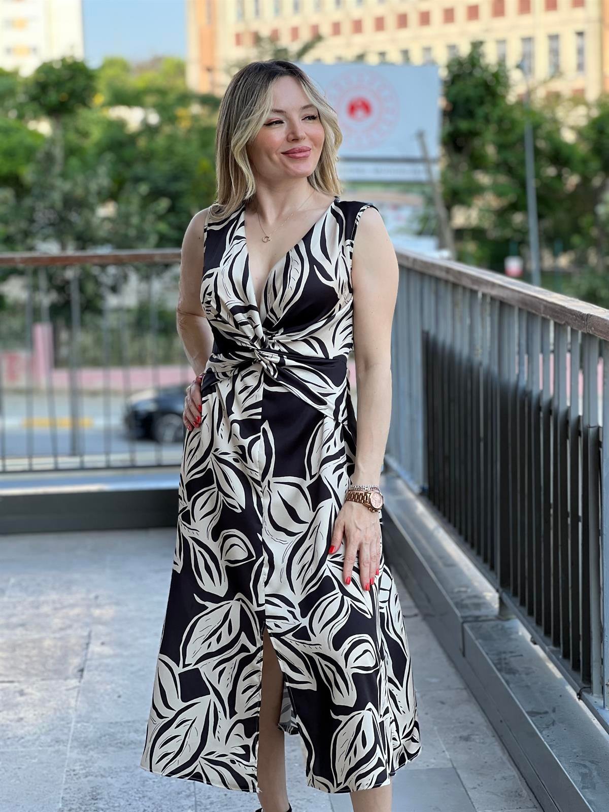 Desenli Önü Burgu Detaylı Elbise