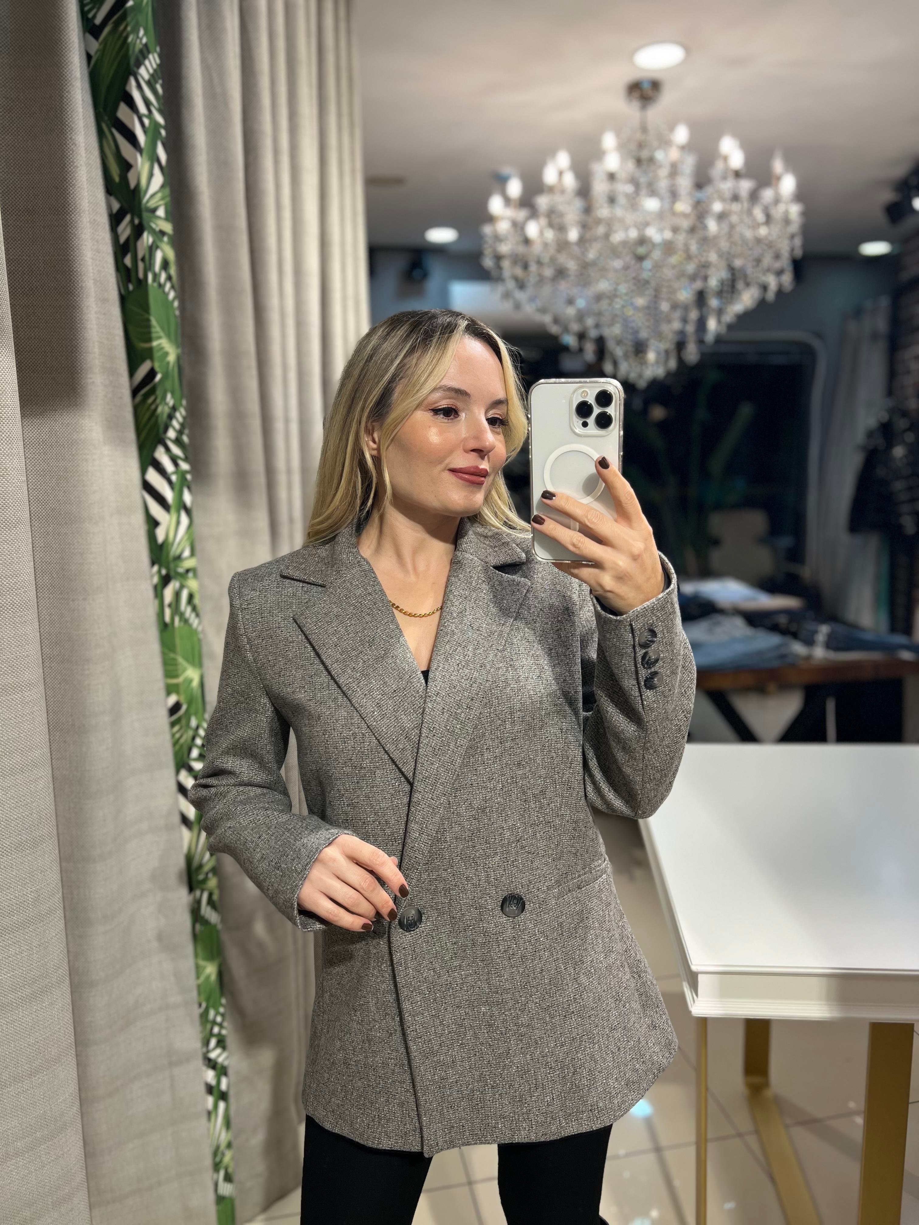 Düğmeli Gri Yünlü Ceket