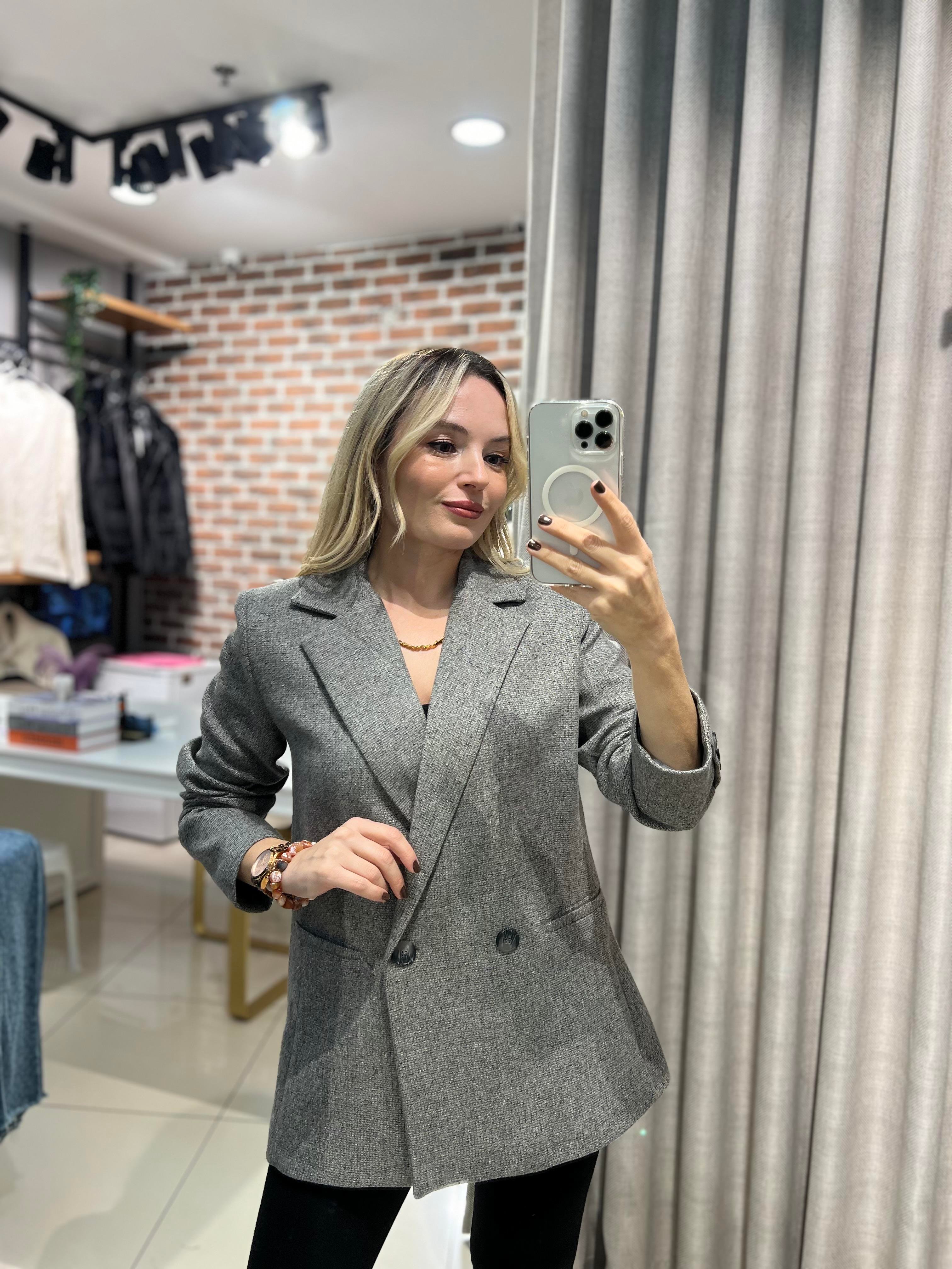 Düğmeli Gri Yünlü Ceket