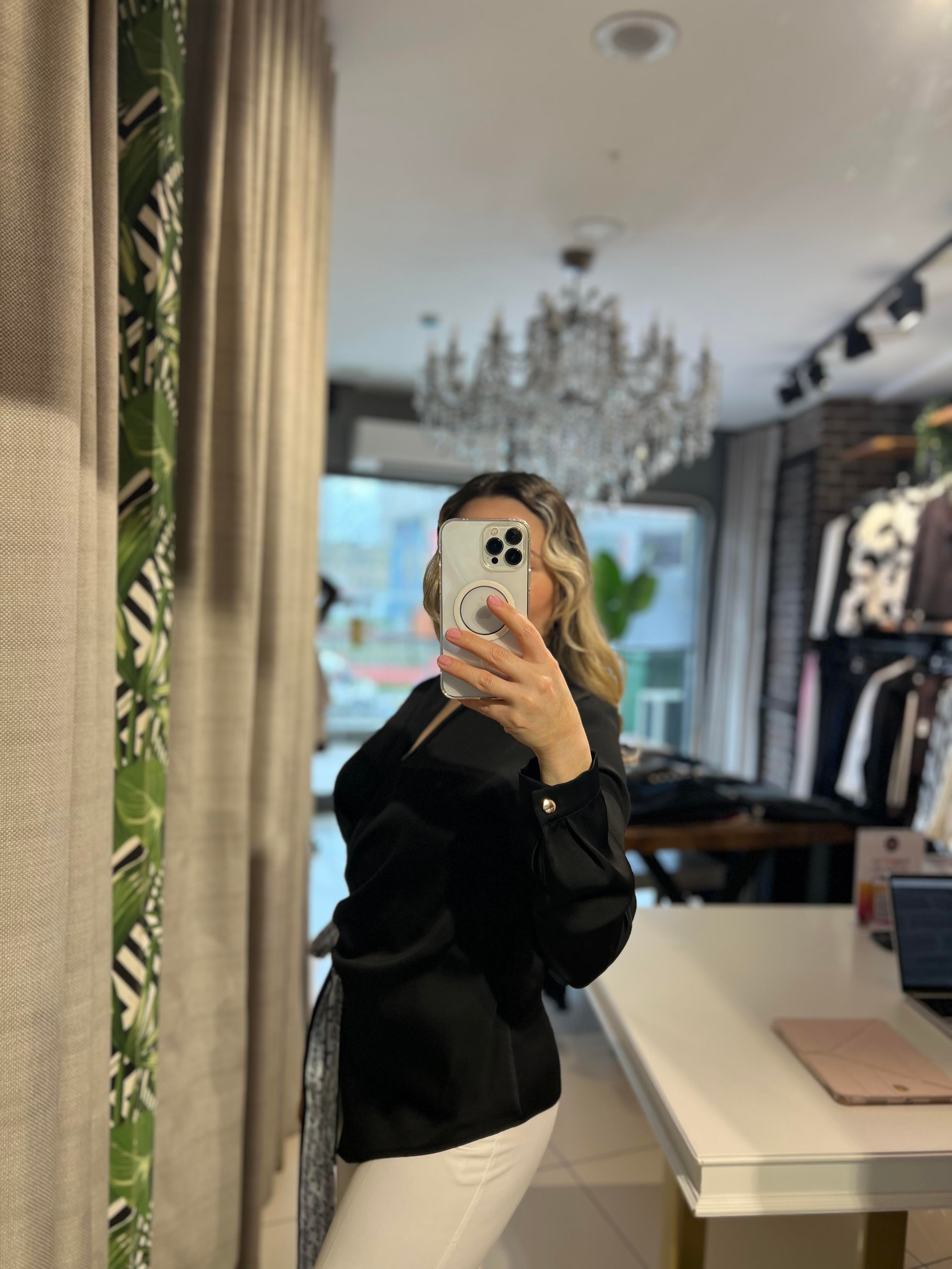 Fular Bağlamalı Siyah Bluz