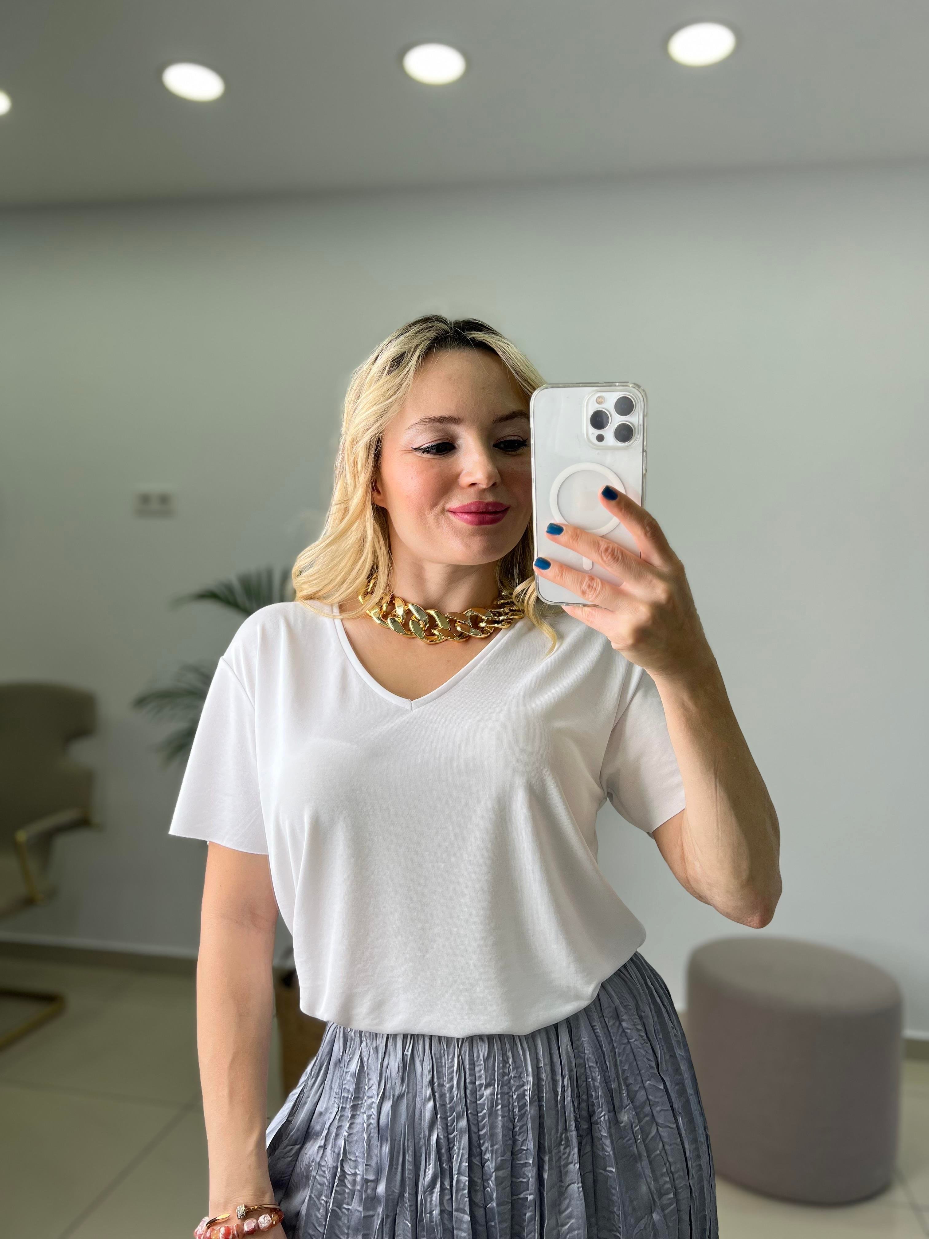 Lazer Kesim Tensel Kumaş V Yaka Beyaz Tişört 