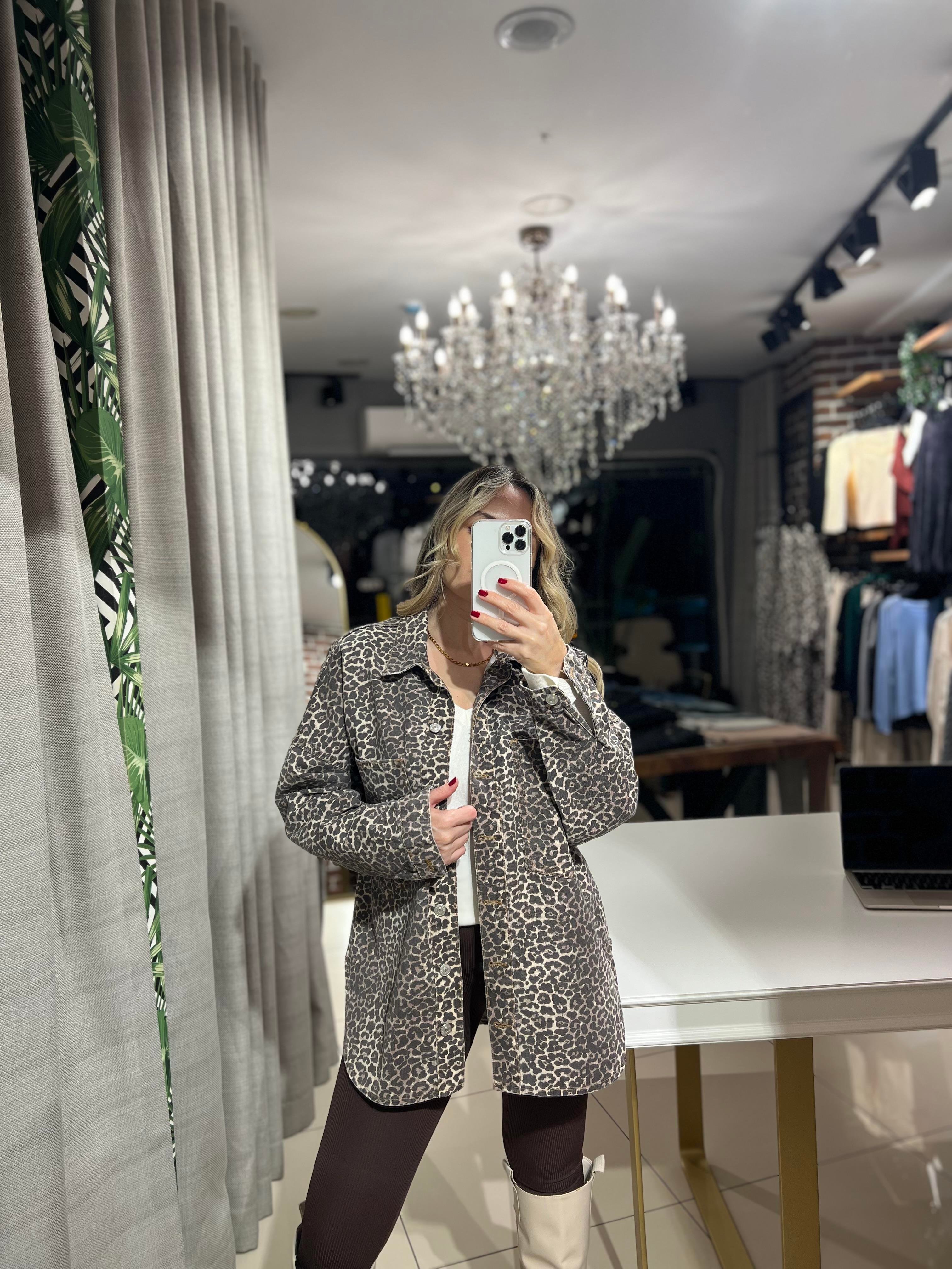 Leopar Desen Oversize Denim Gömlek