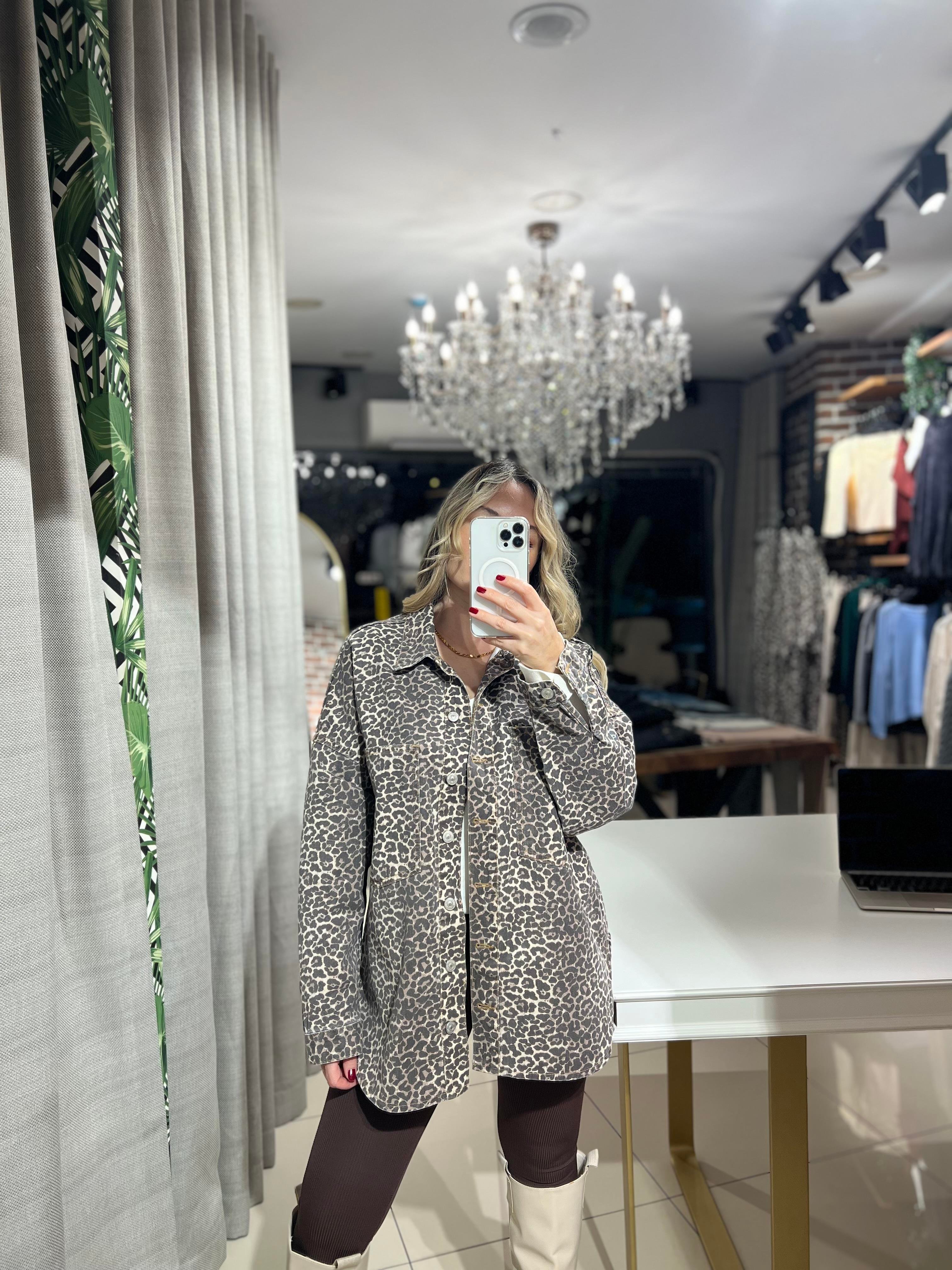 Leopar Desen Oversize Denim Gömlek