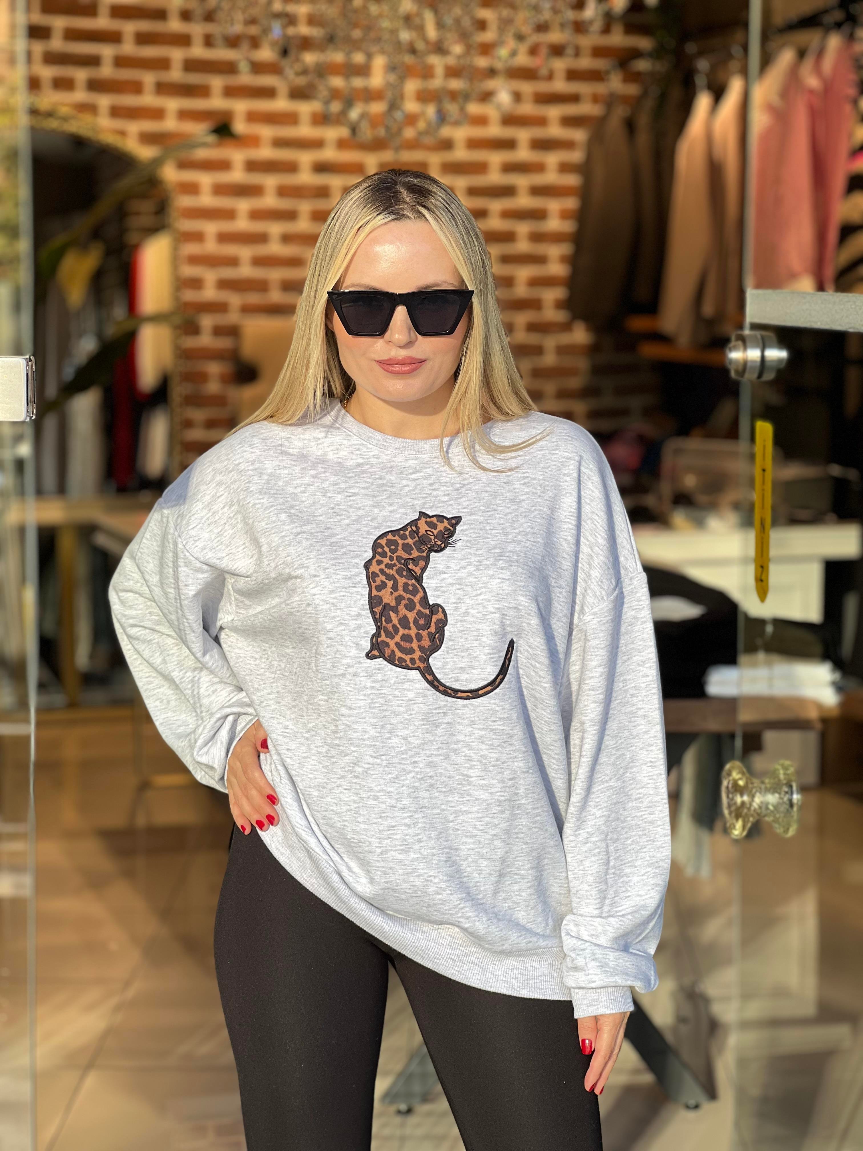 Leopar Nakışlı Gri Sweatshirt
