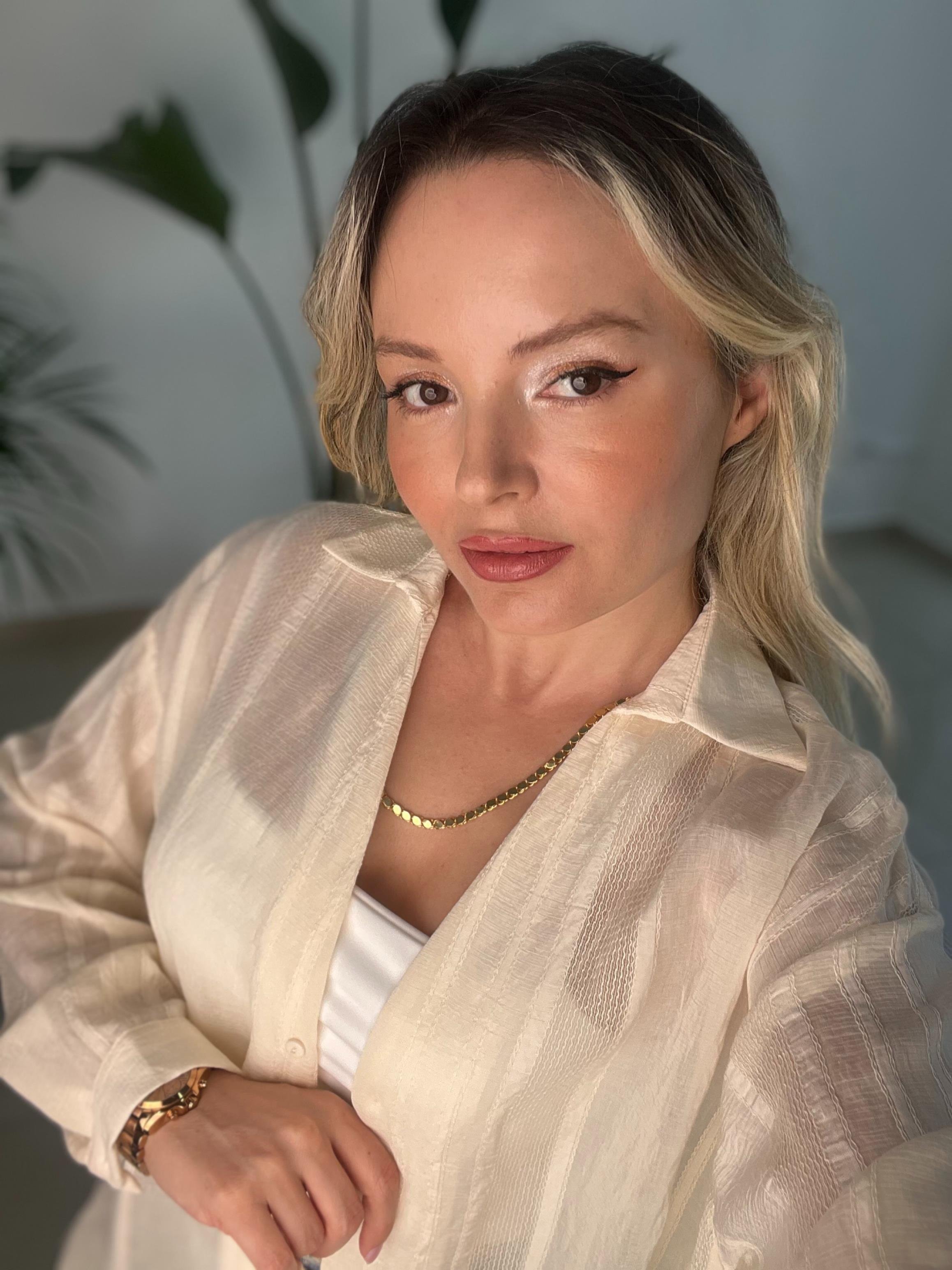 Transparan V Yaka Krem Gömlek