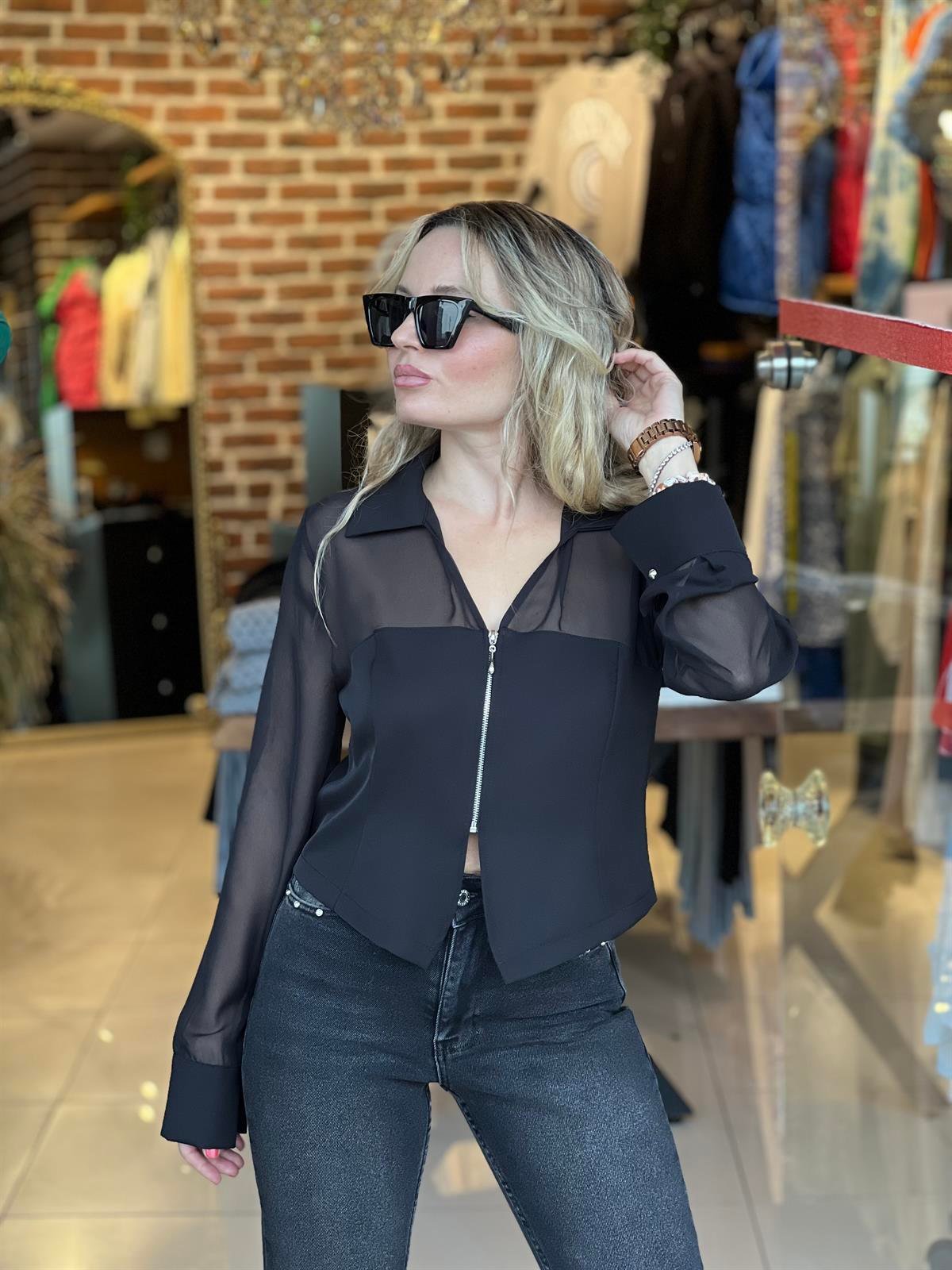 Tül Detaylı Önü Fermuarlı Bluz