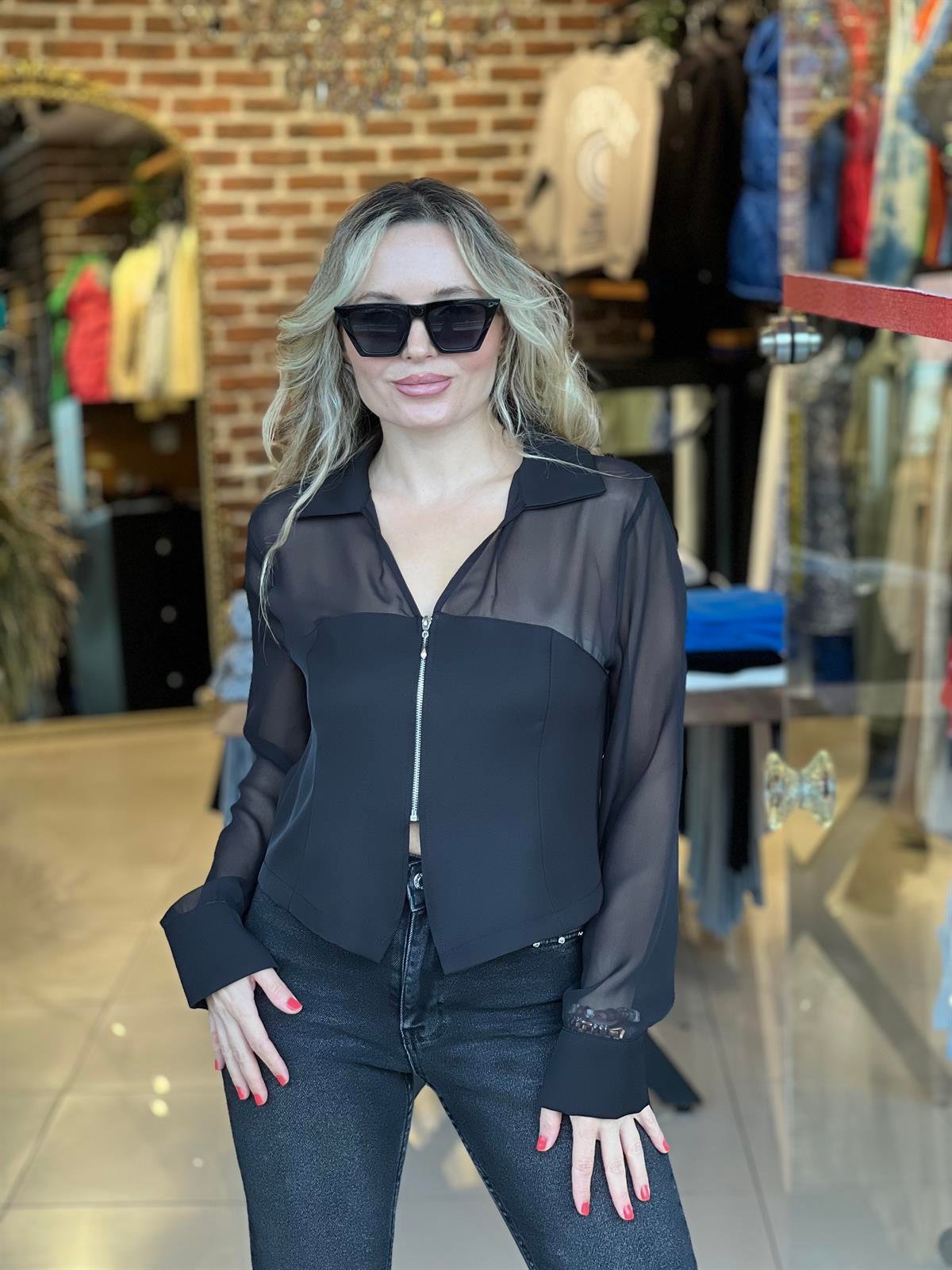 Tül Detaylı Önü Fermuarlı Bluz