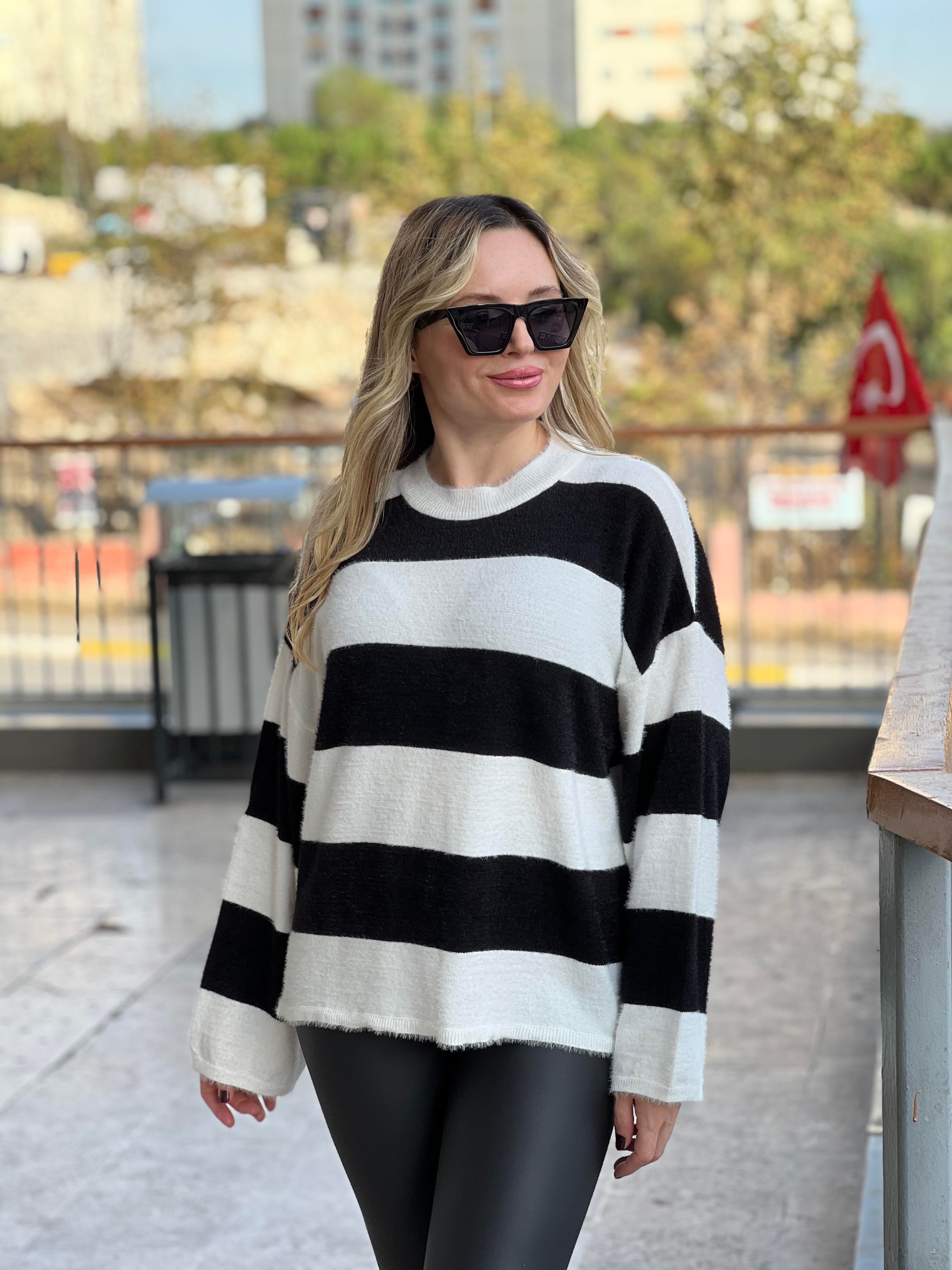 Yumoş İnce Sakallı Siyah Beyaz Triko