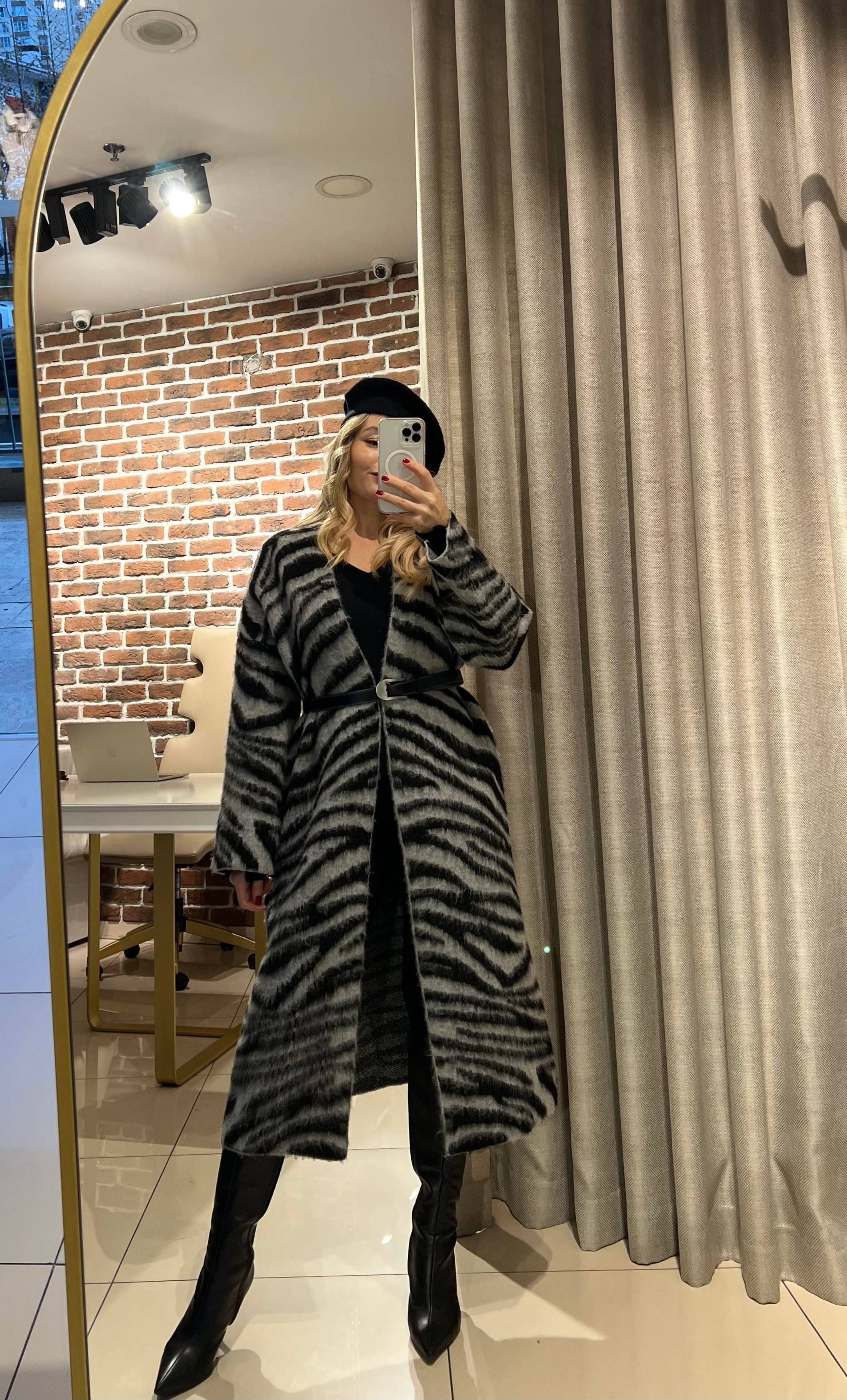 Zebra Desen Uzun Triko Hırka