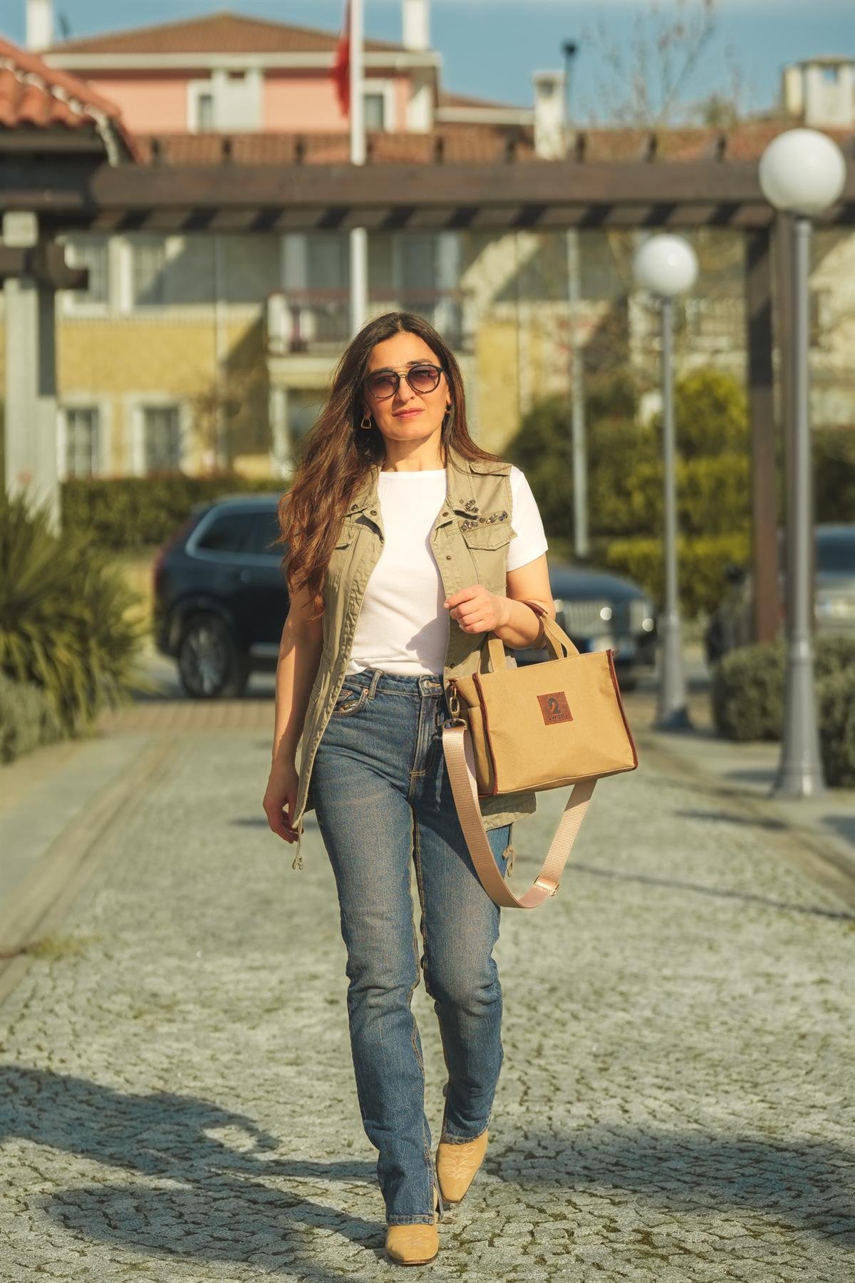 Greta Bej Küçük Boy