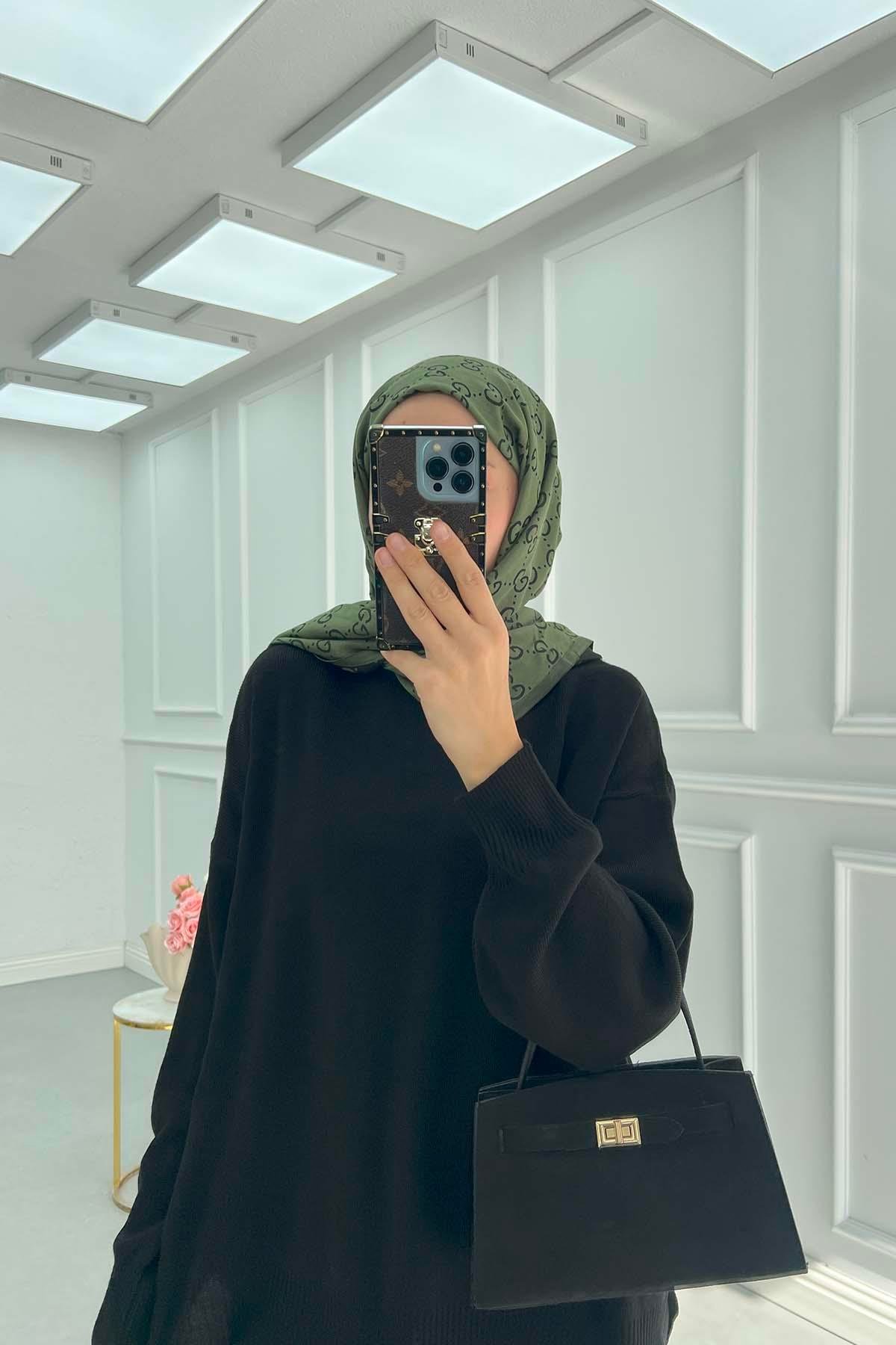 Arkası Uzun Desenli Triko Takım Siyah