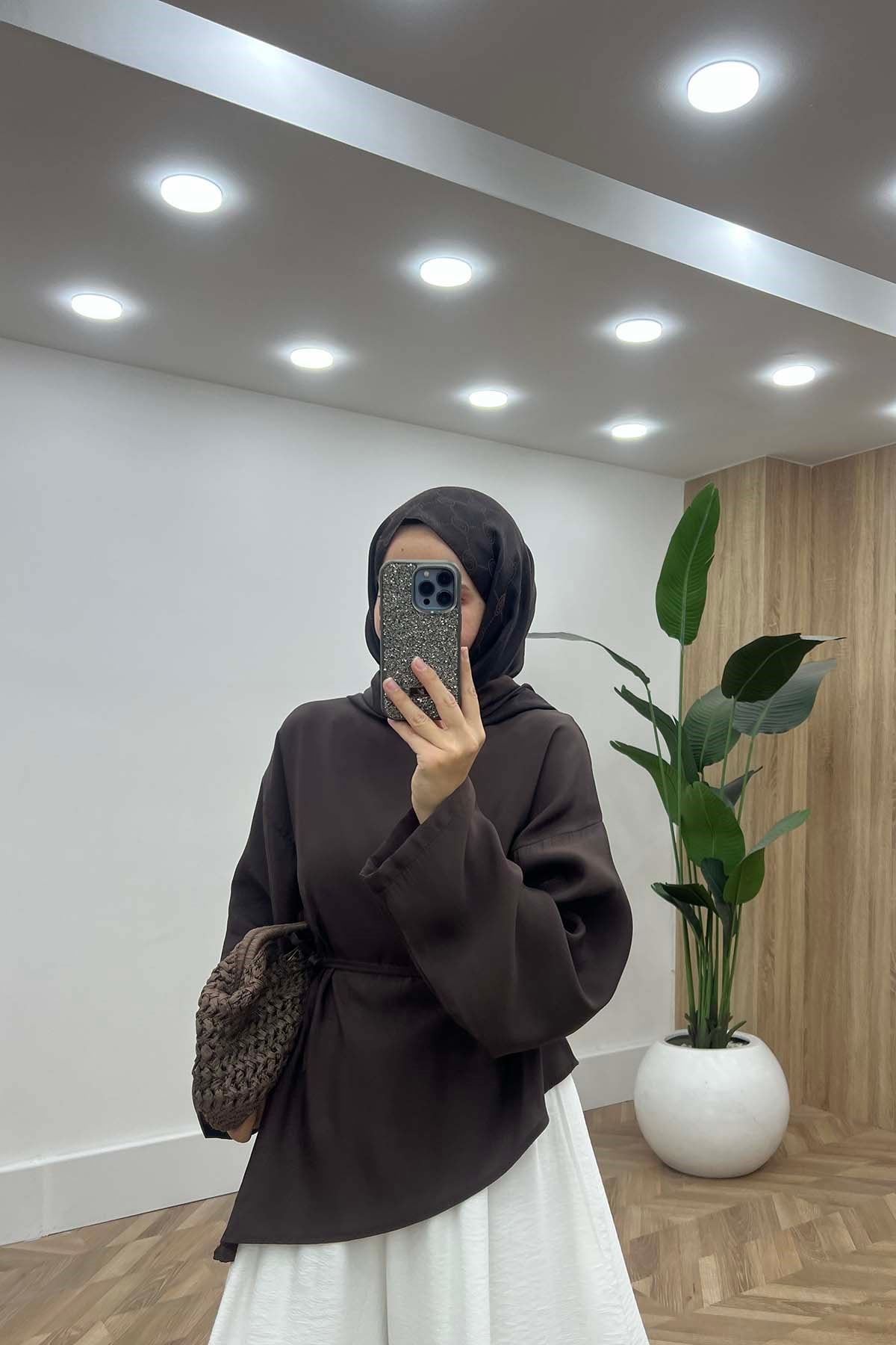 Asimetrik Kesim Seyyar Kuşaklı Bluz Acı Kahve