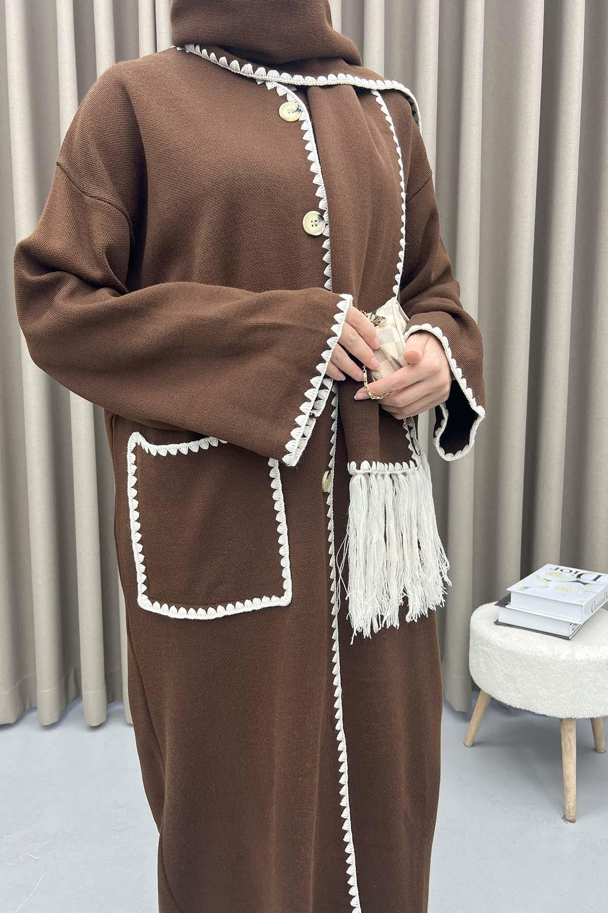 Atkılı İşlemeli Uzun Hırka Acı Kahve