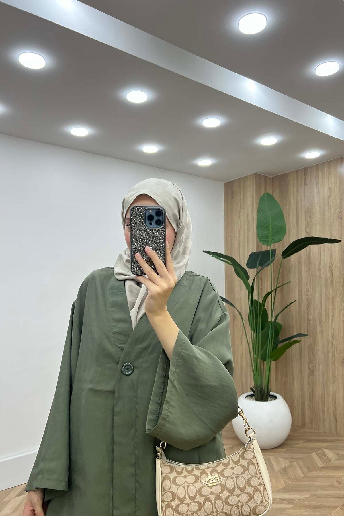 Aura Tek Düğmeli Saten Dokulu İkili Takım Çağla Yeşili