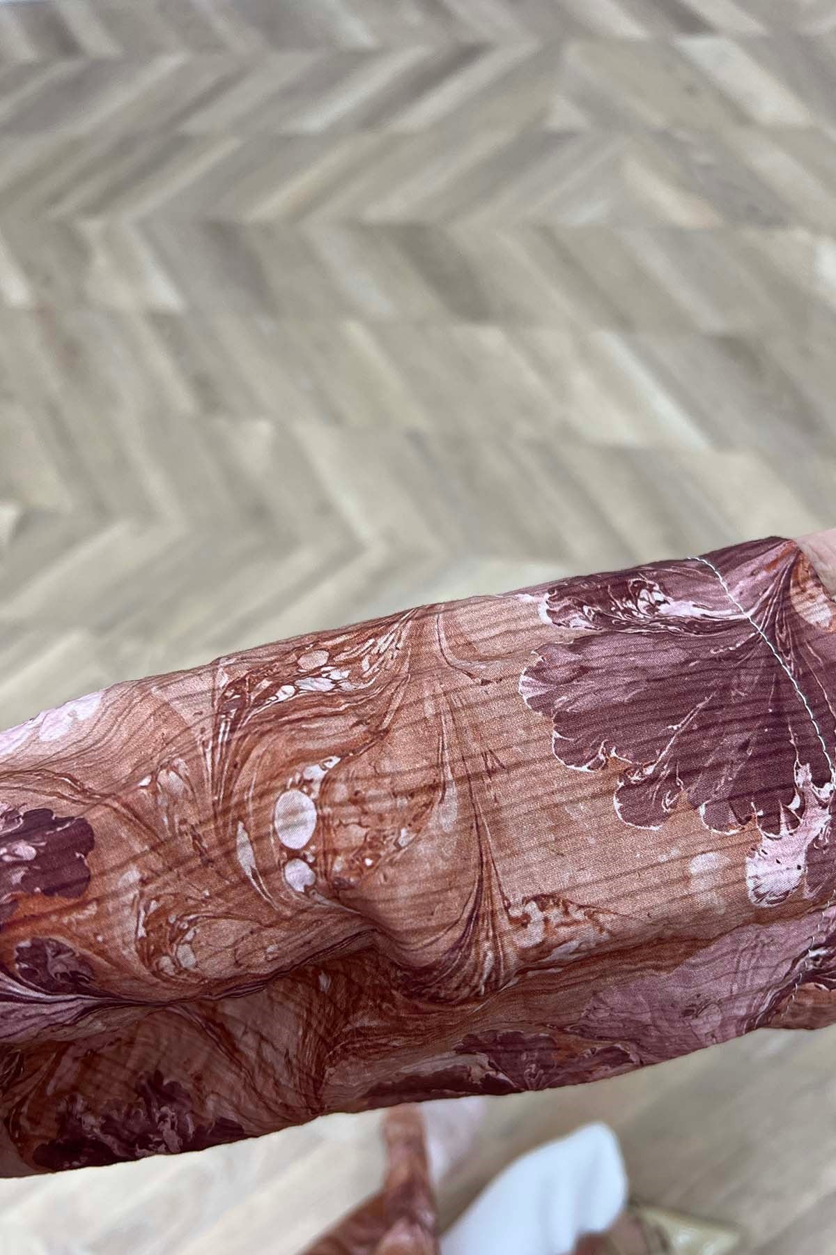 Aura Yırtmaç Detaylı Dik Yaka Desenli İkili Takım Kahve