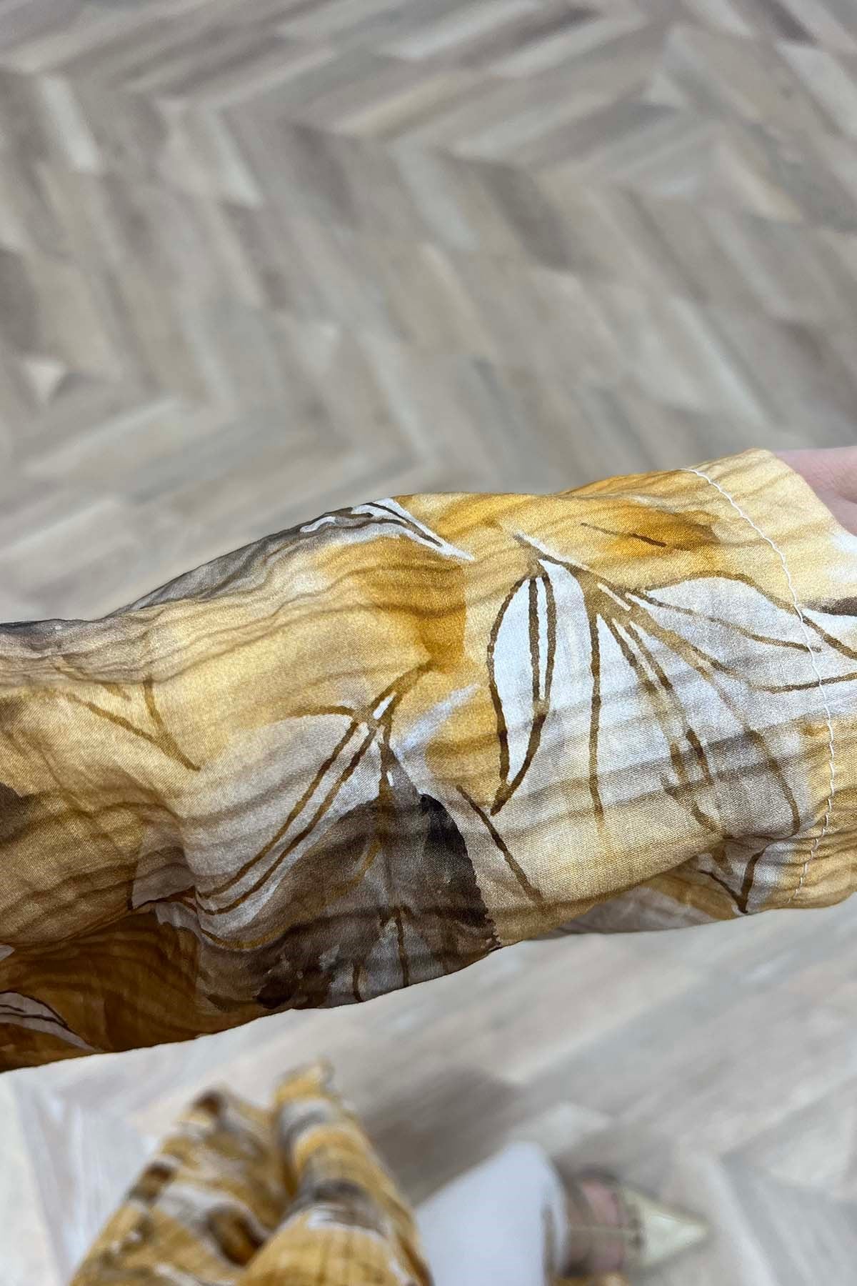 Aura Yırtmaç Detaylı Dik Yaka Desenli İkili Takım Sarı