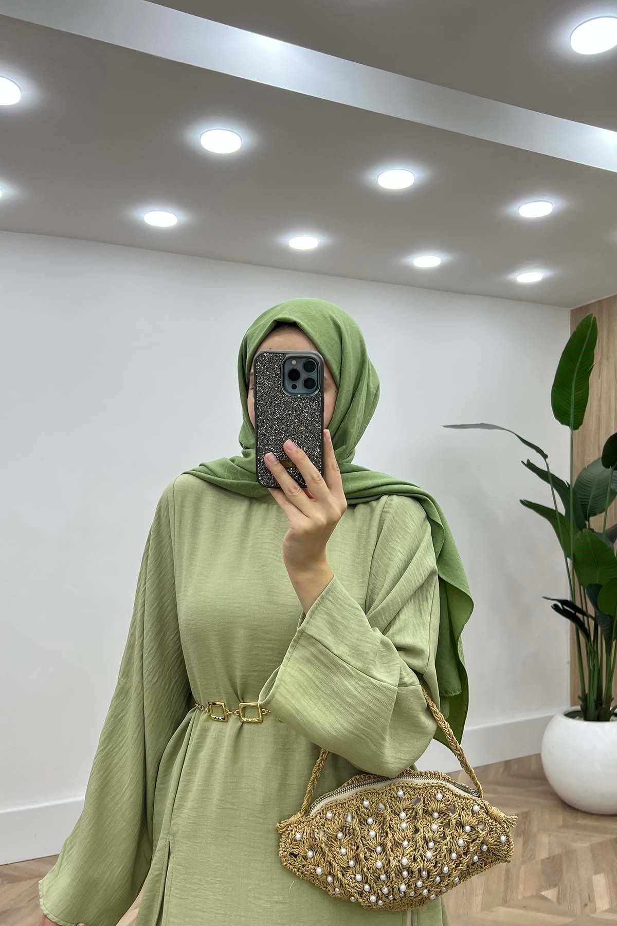 Aura Yırtmaç Detaylı Dik Yaka Müslin Elbise Yağ Yeşili