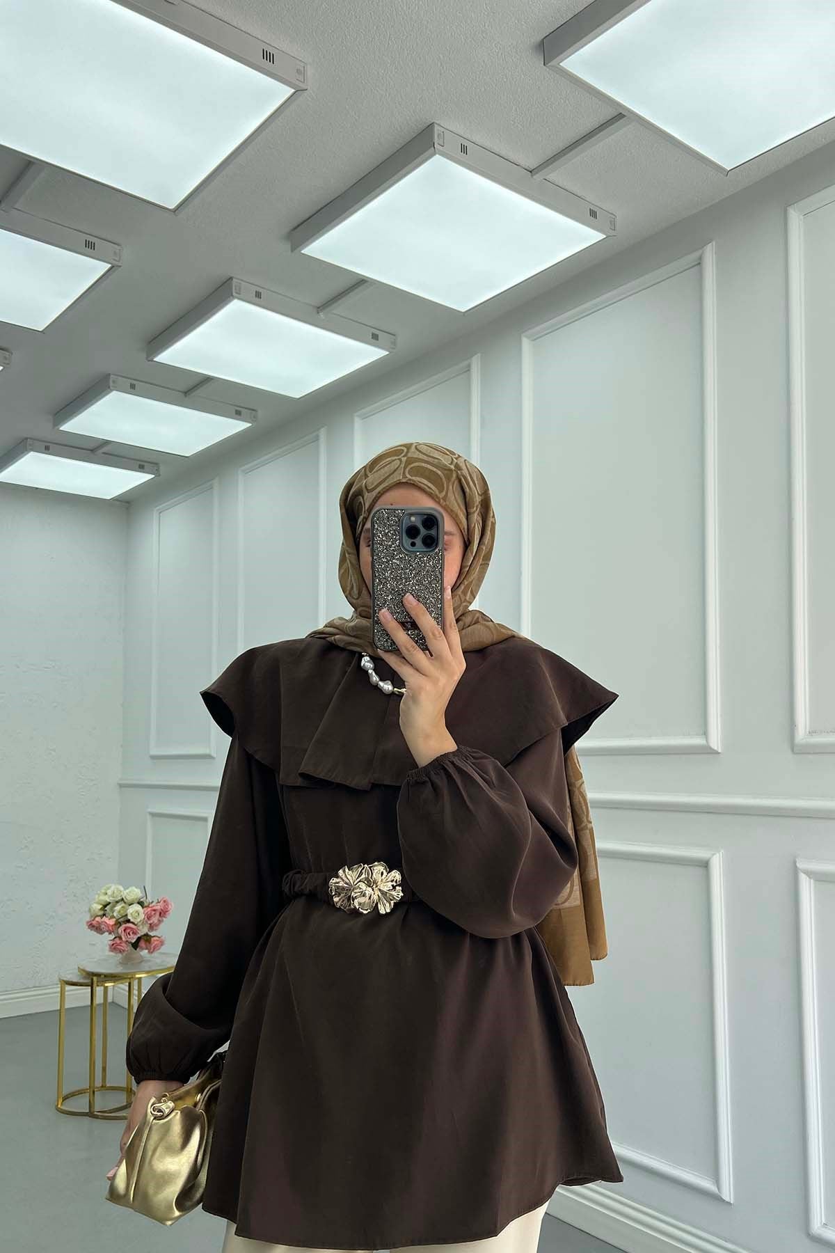 Bebe Yaka Detaylı Çiçek Toka Kemerli Modal Gömlek Kahve
