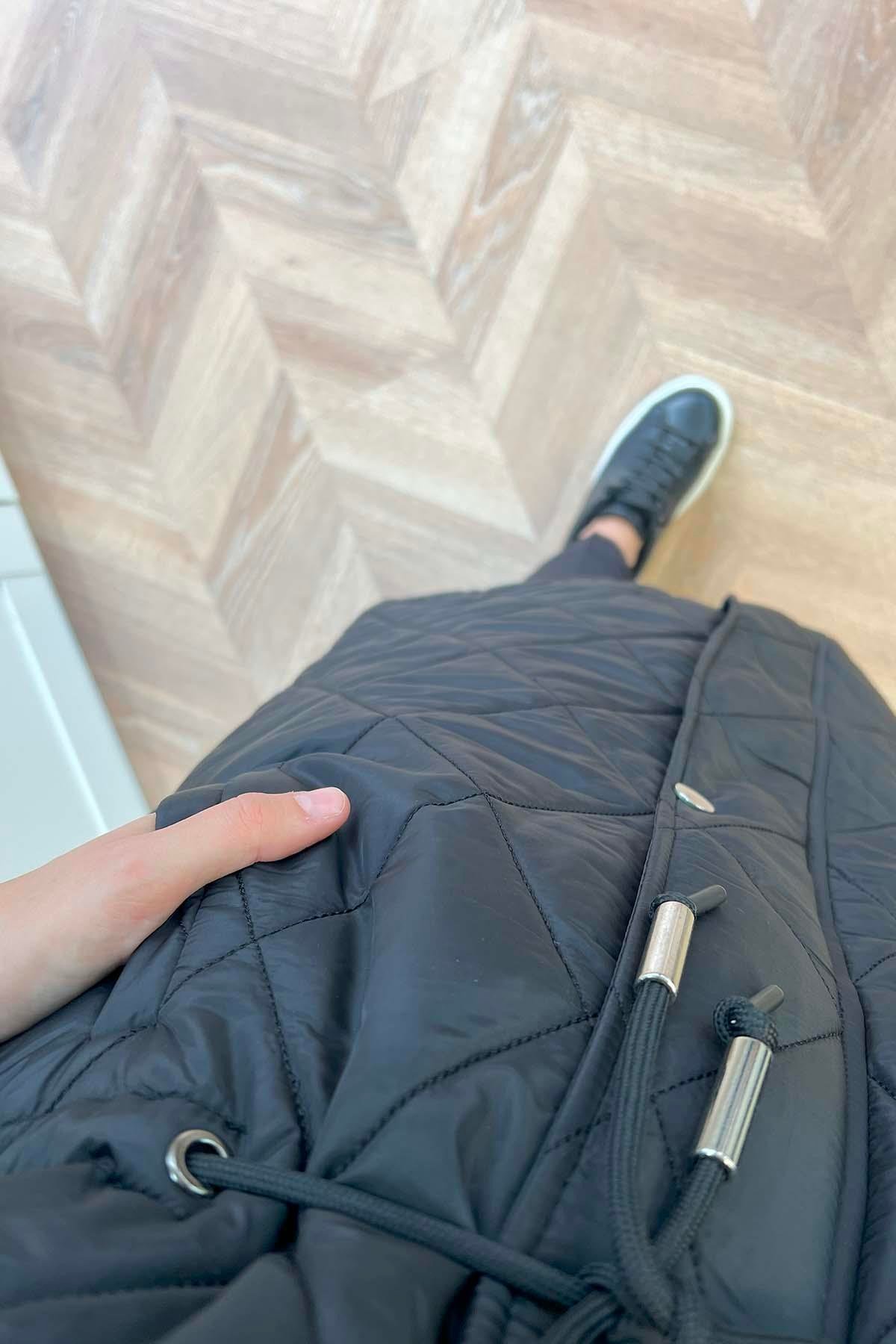 Bel Büzgülü Kapitone Yelek Siyah