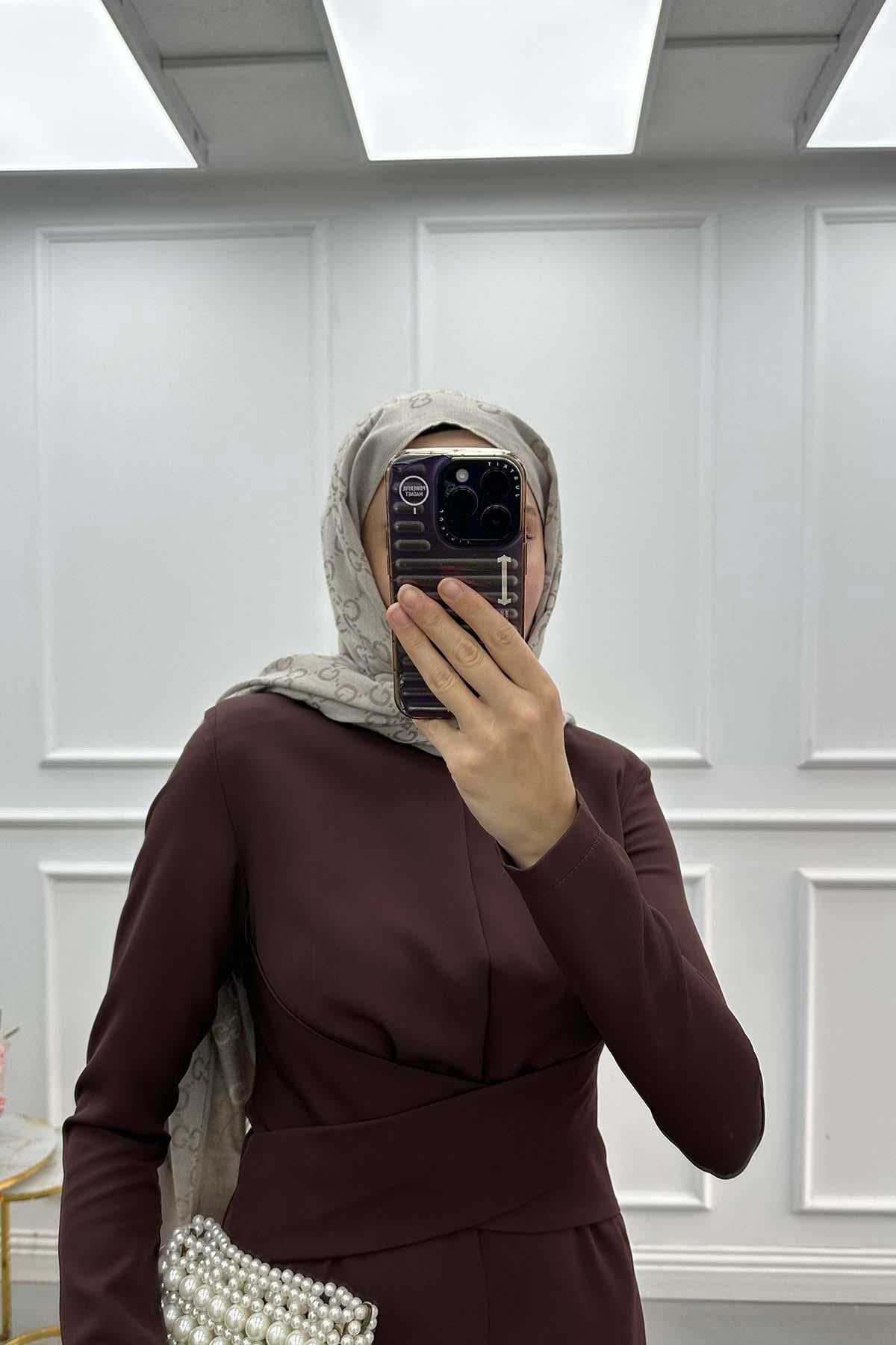 Bel Detaylı Krep Elbise Kahve