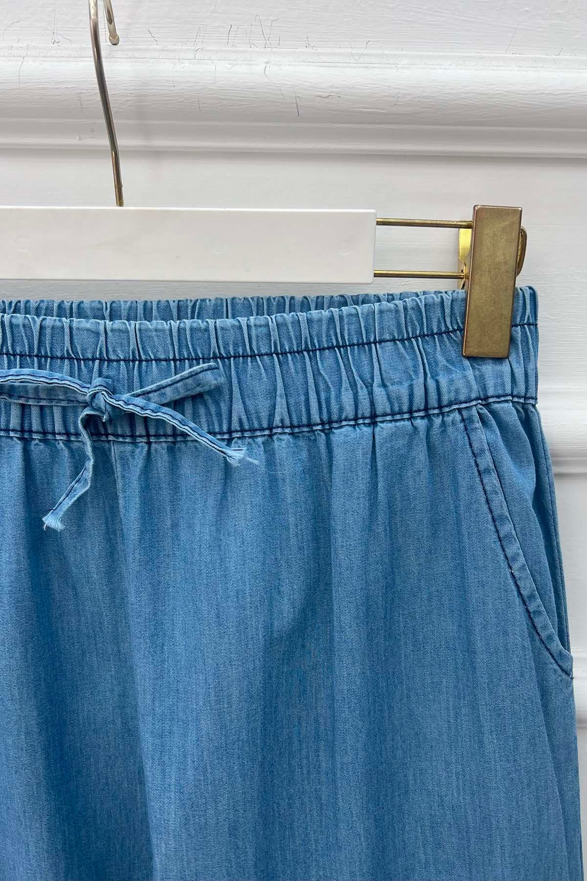 Beli Lastikli Paça Detaylı Kot Pantolon Mavi