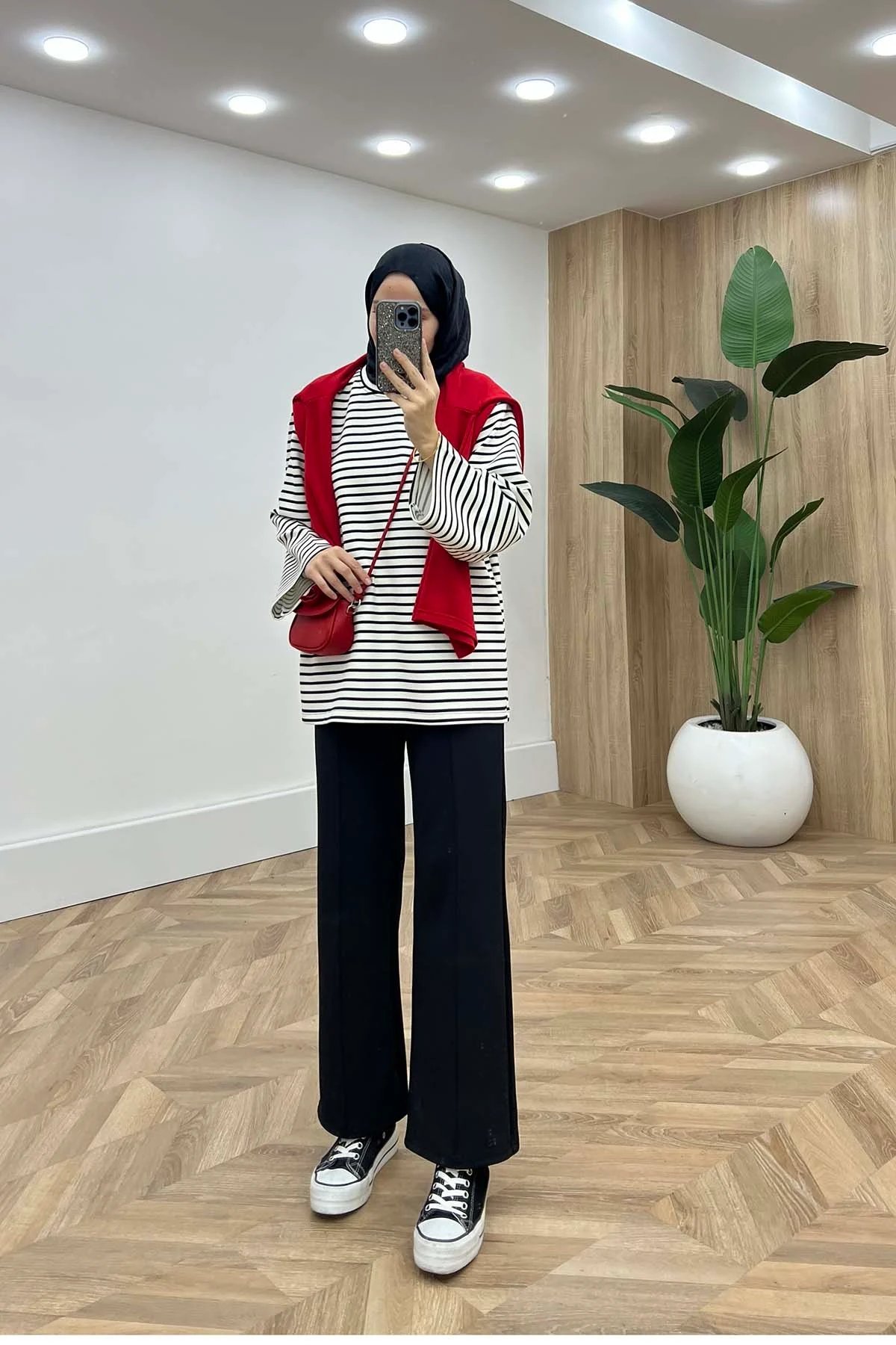 Bisiklet Yaka Çizgili Oysh Sweatshirt Siyah