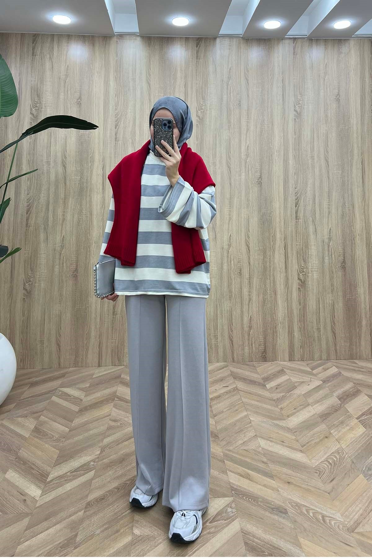 Bisiklet Yaka Çizgili Sweatshirt Gri