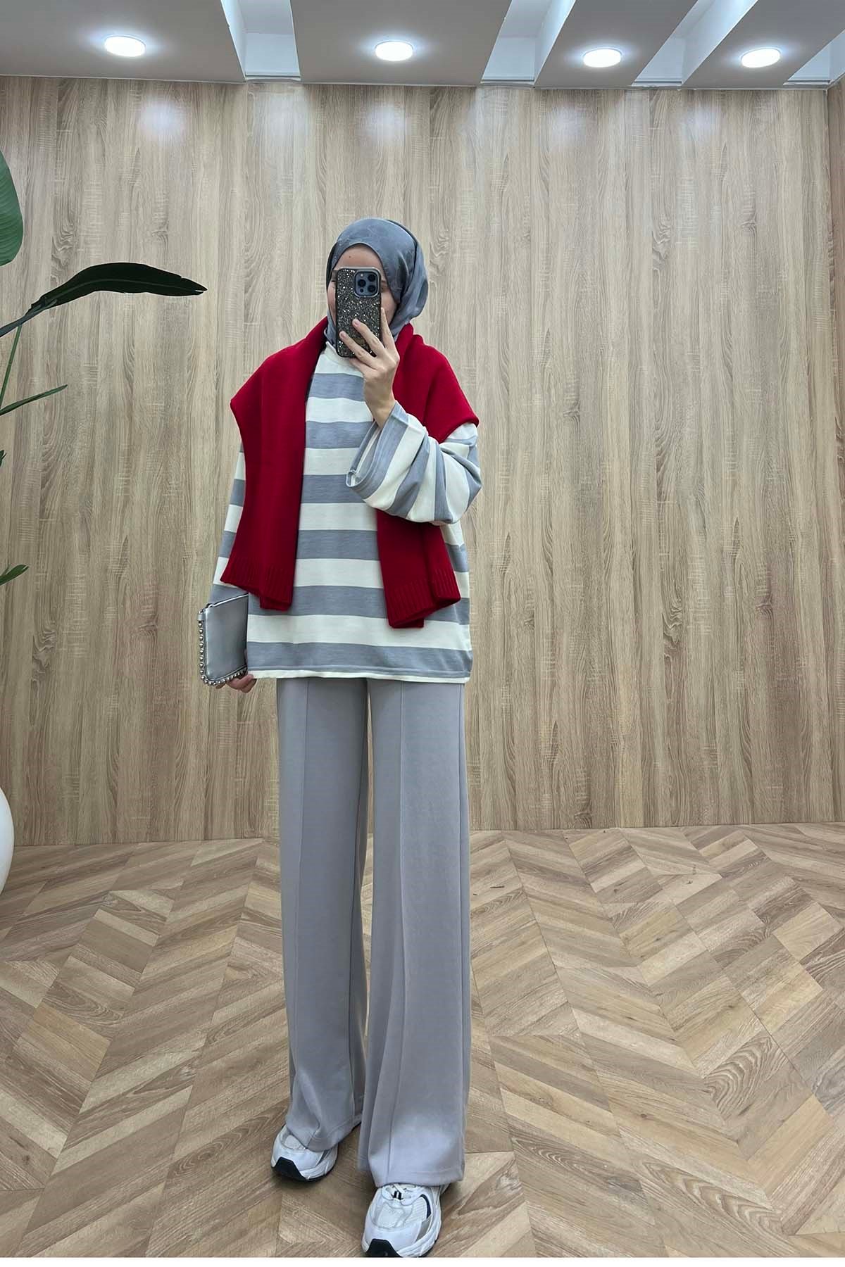 Bisiklet Yaka Çizgili Sweatshirt Gri