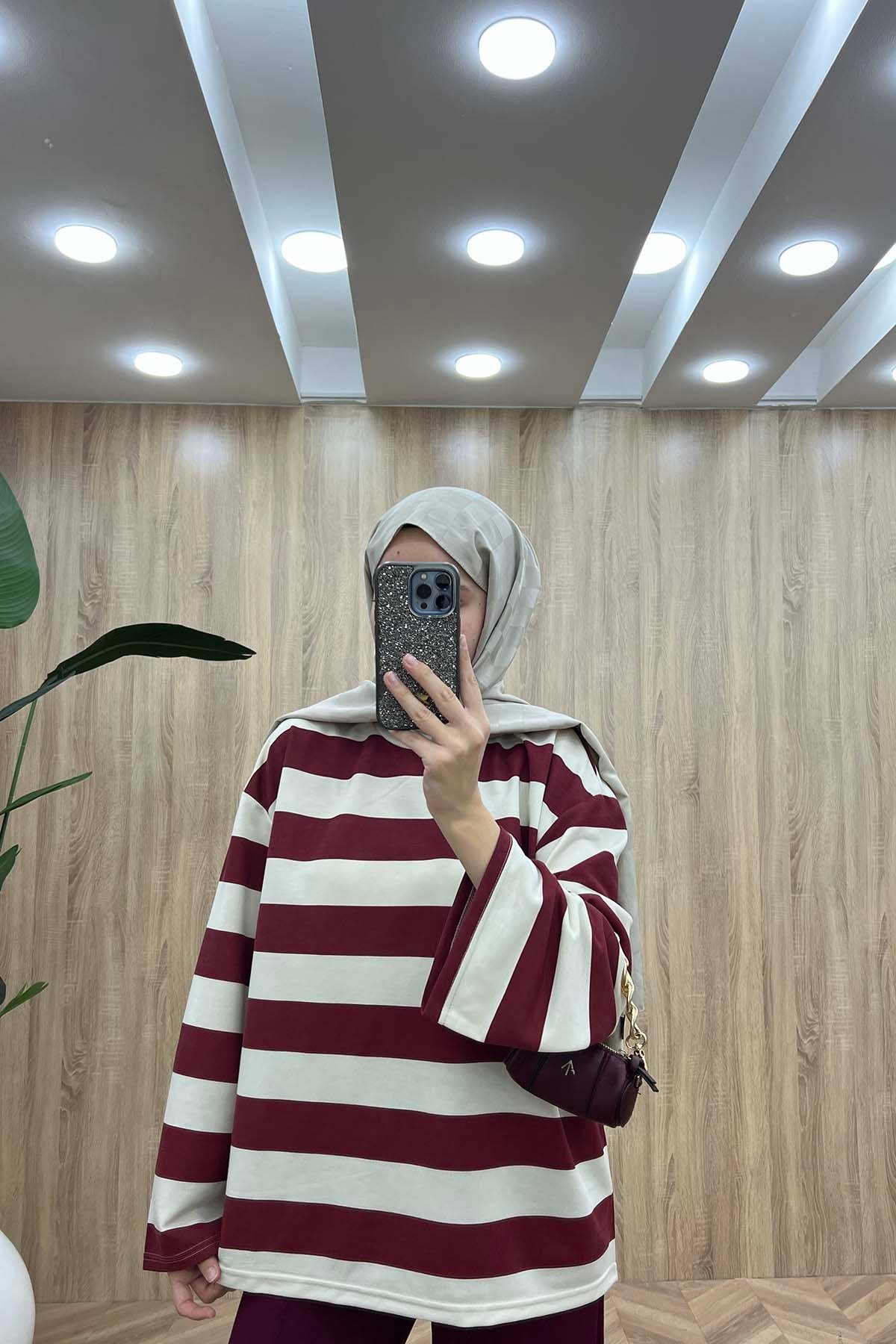Bisiklet Yaka Çizgili Sweatshirt Kırmızı