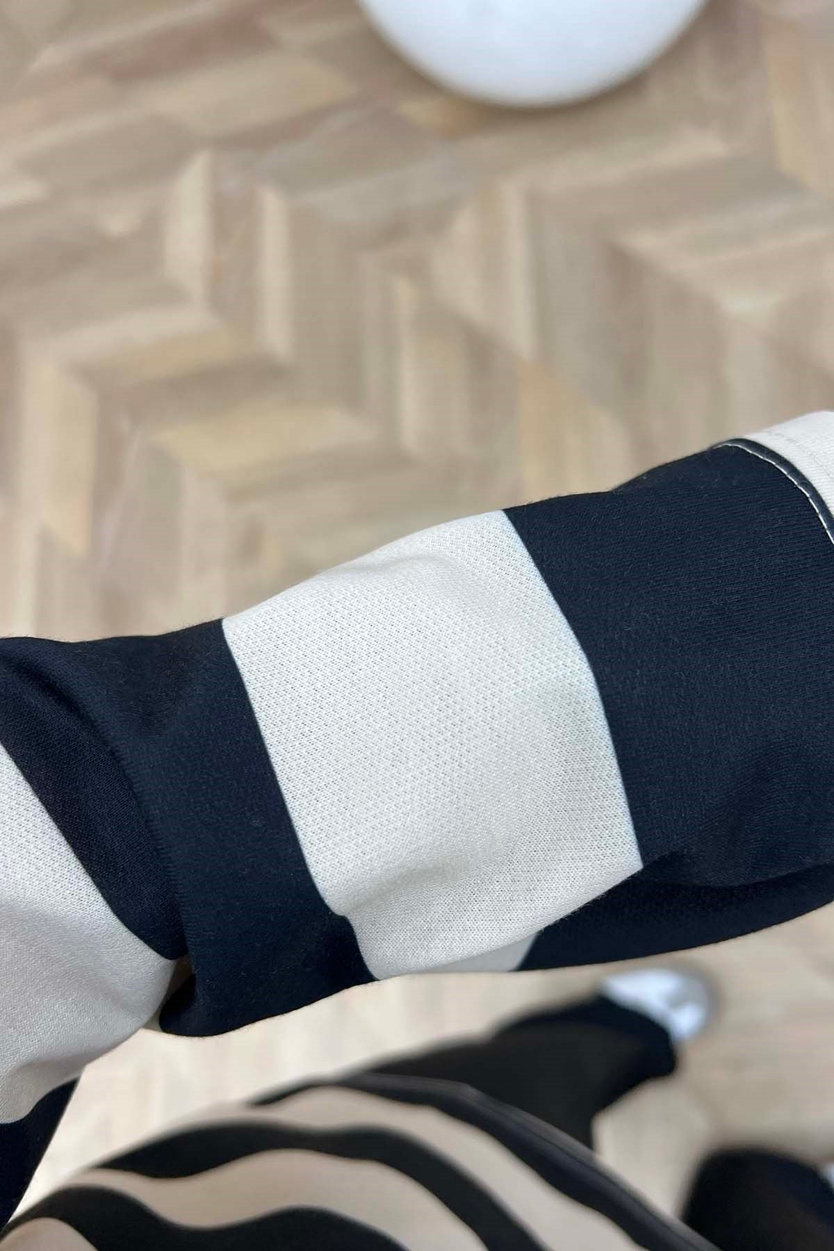 Bisiklet Yaka Çizgili Sweatshirt Siyah