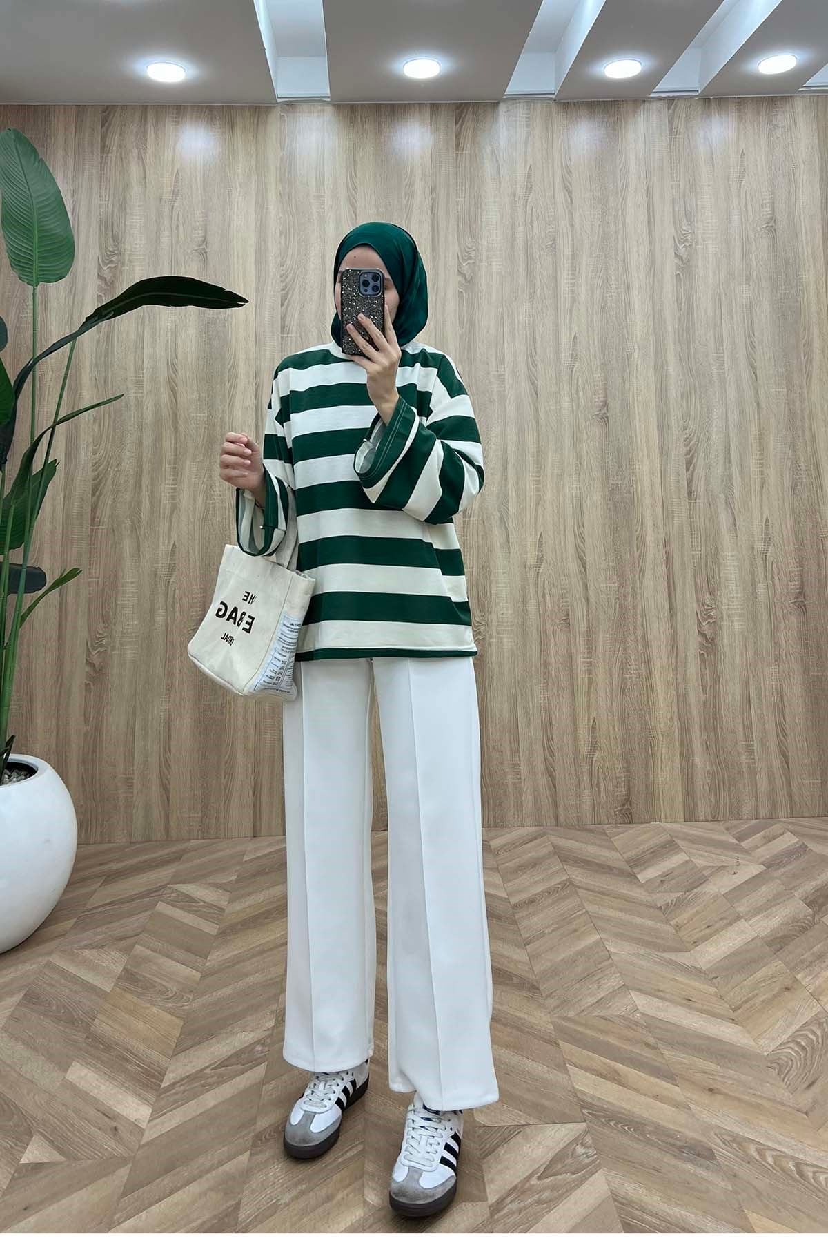 Bisiklet Yaka Çizgili Sweatshirt Yeşil
