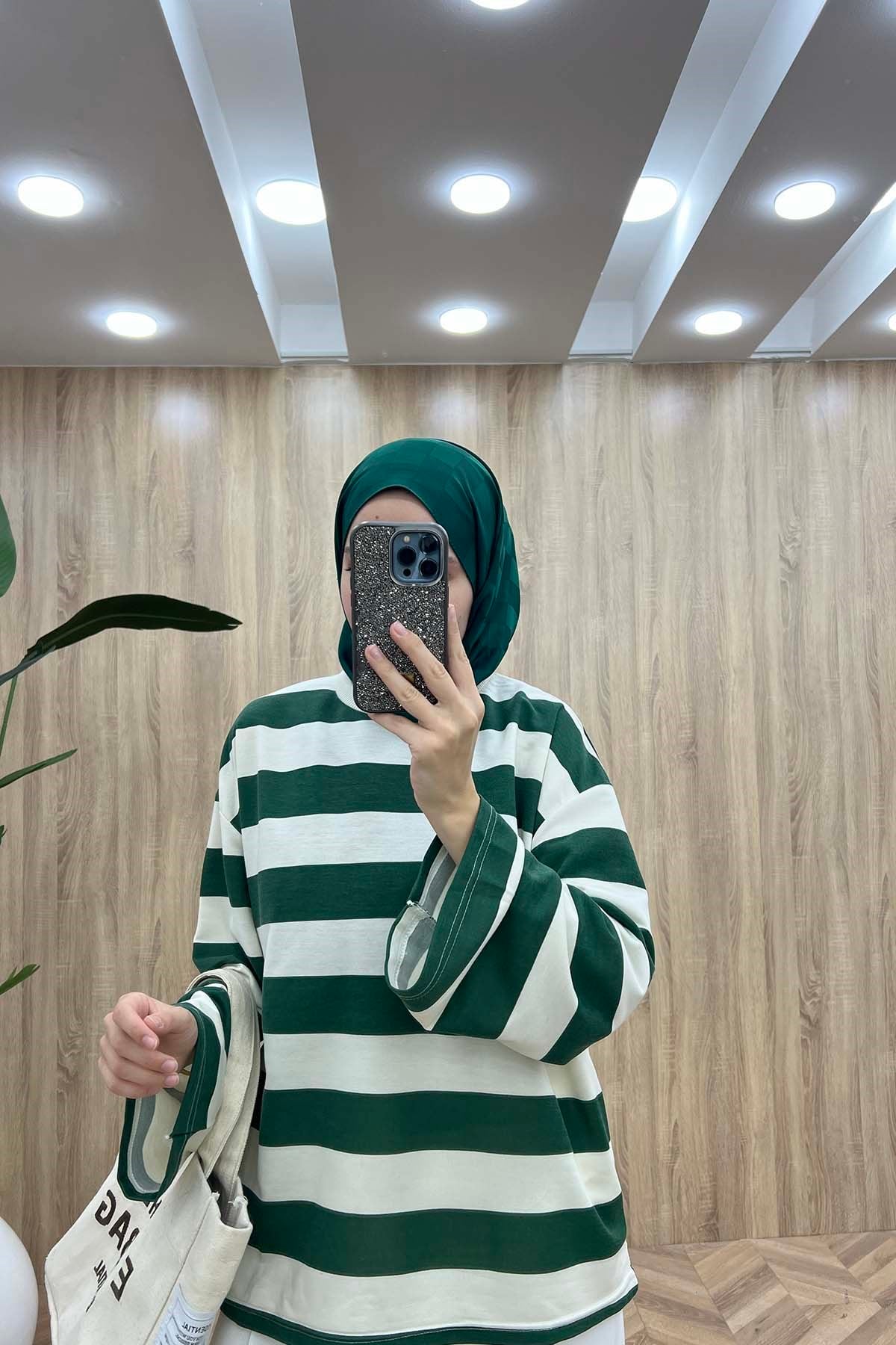 Bisiklet Yaka Çizgili Sweatshirt Yeşil
