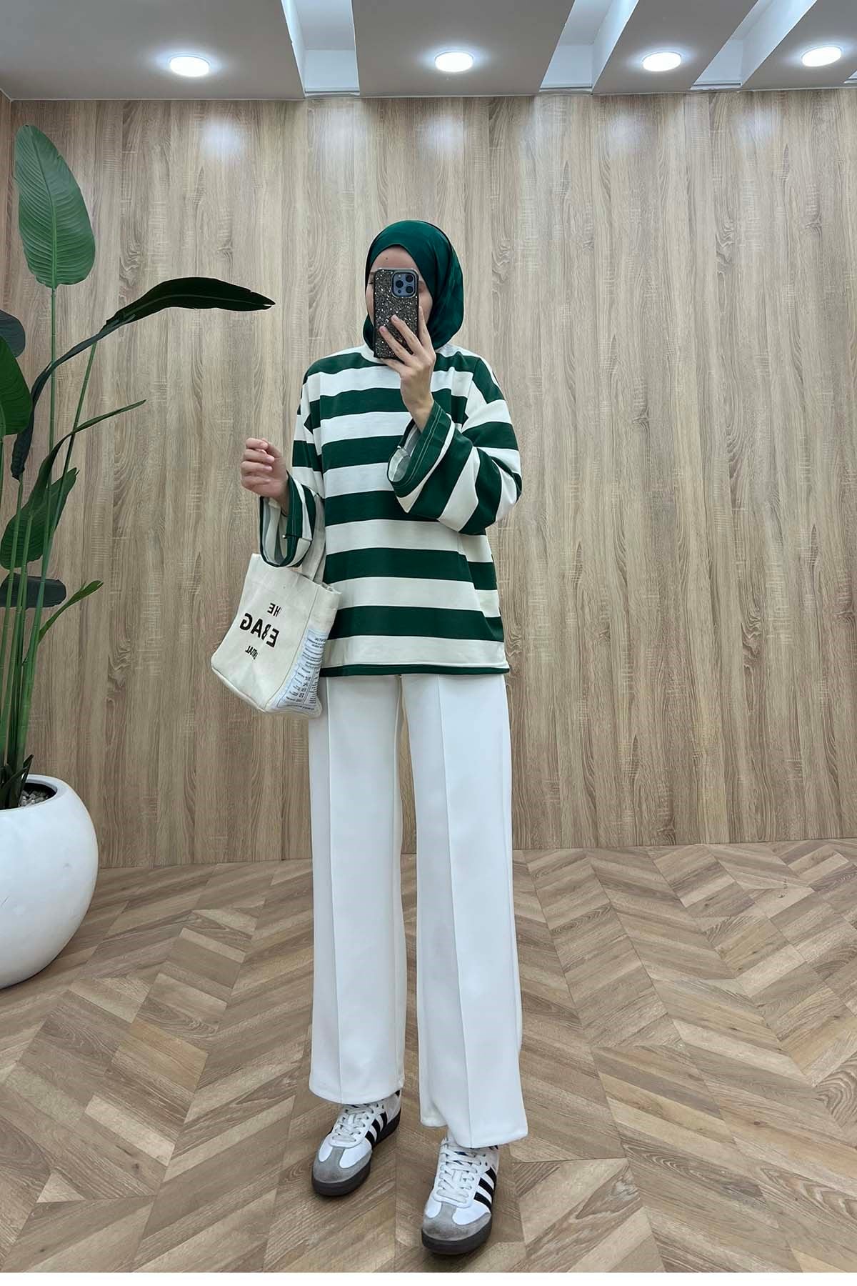 Bisiklet Yaka Çizgili Sweatshirt Yeşil
