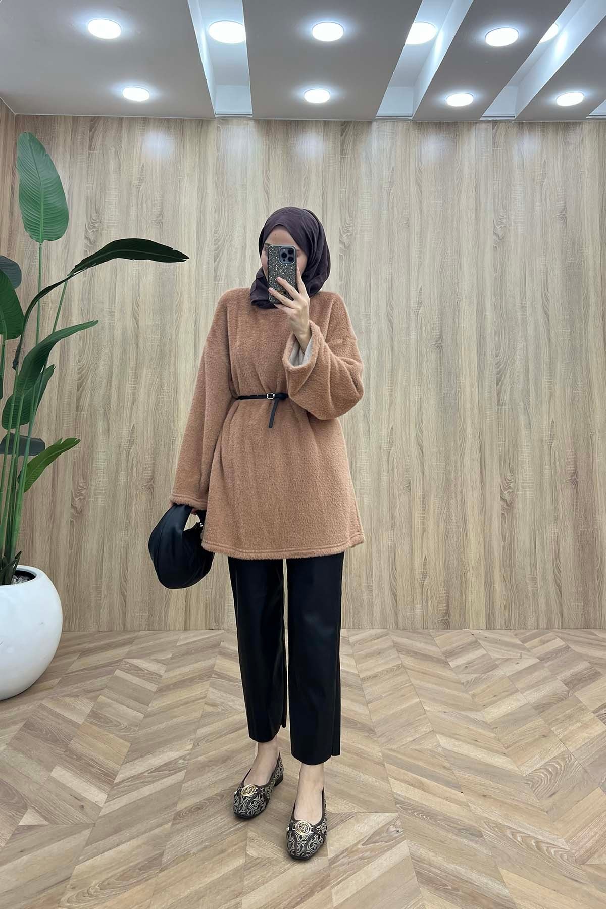 Bisiklet Yaka Kemerli Peluş Kazak Camel