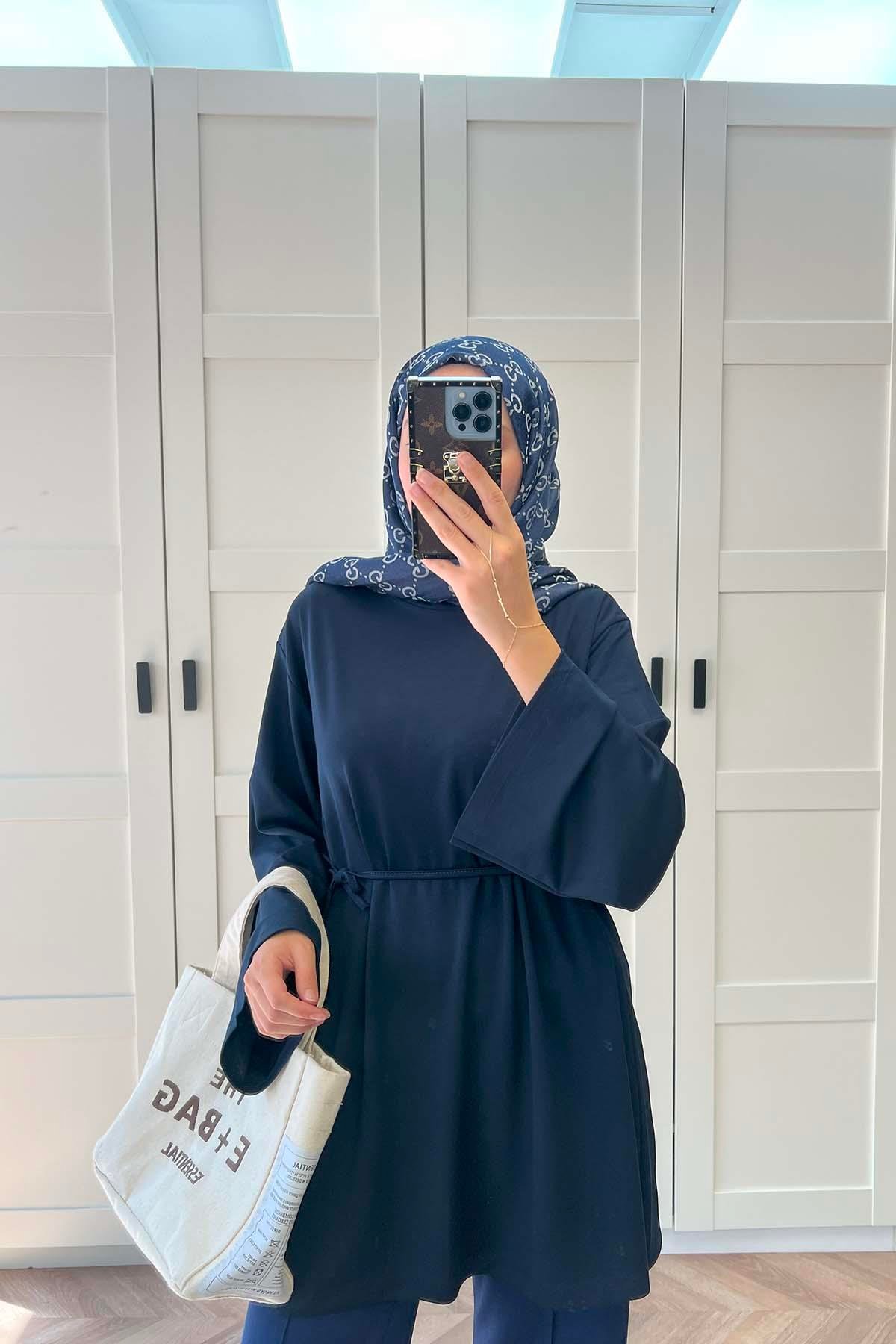 Bisiklet Yaka Kusaklı Oysh Sweat Lacivert