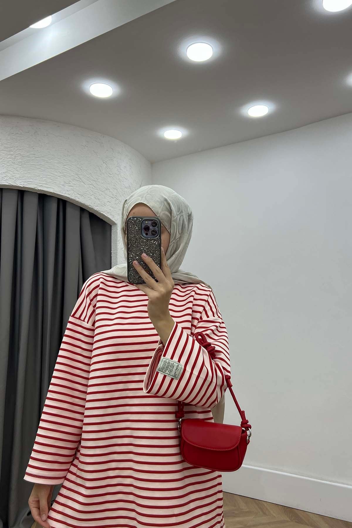 Bisiklet Yaka Yırtmaçlı Çizgili Sweatshirt Kırmızı