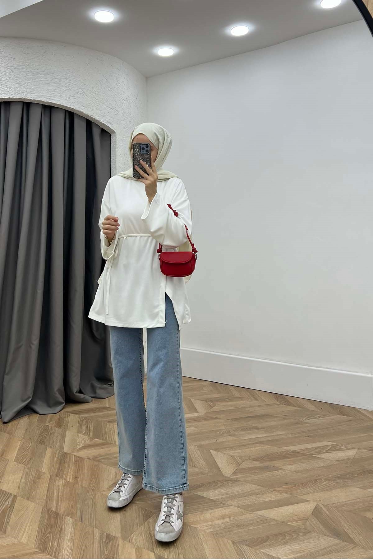Bisiklet Yaka Yırtmaçlı Oysh Sweatshirt Beyaz