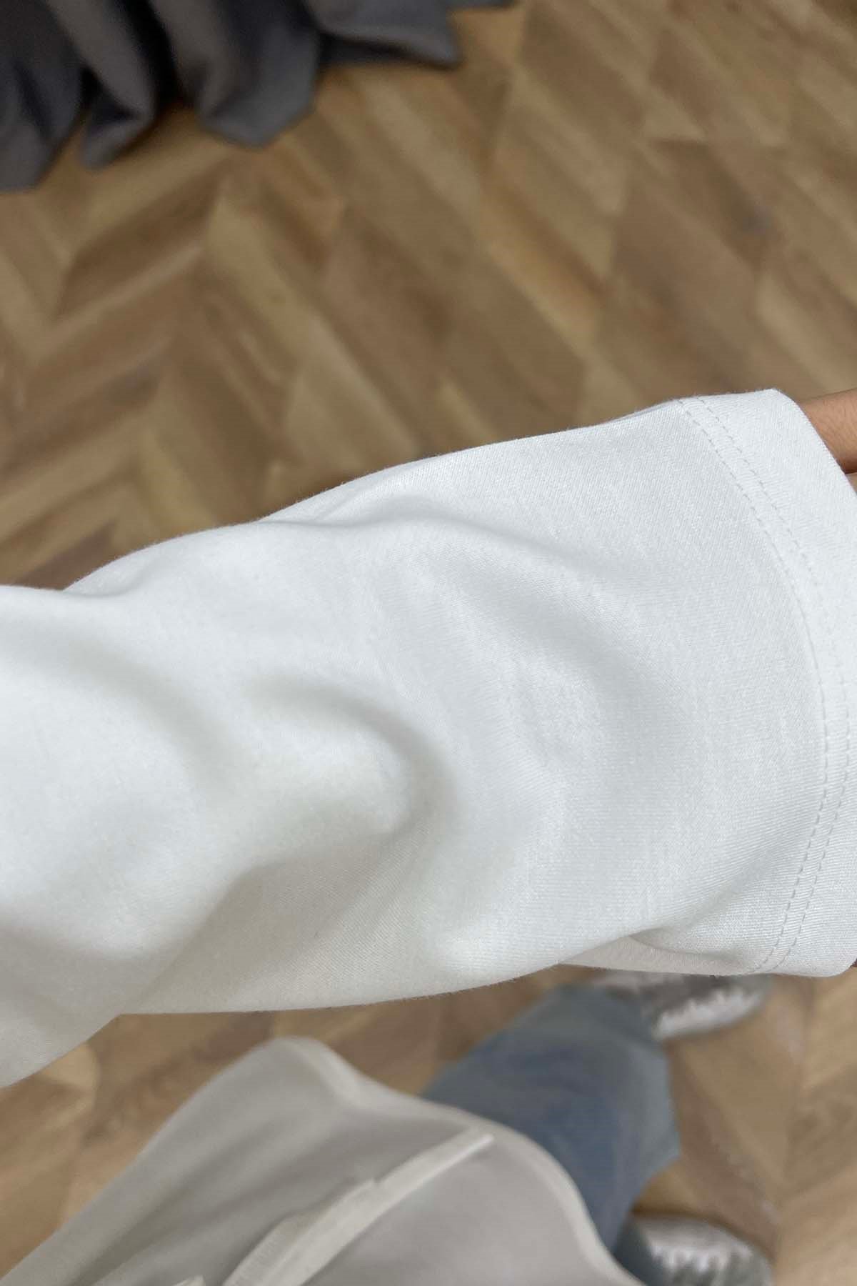 Bisiklet Yaka Yırtmaçlı Oysh Sweatshirt Beyaz