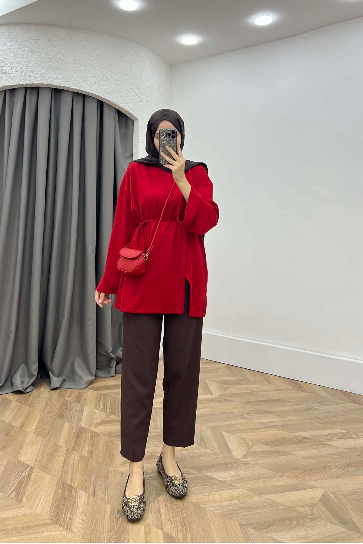 Bisiklet Yaka Yırtmaçlı Oysh Sweatshirt Kırmızı