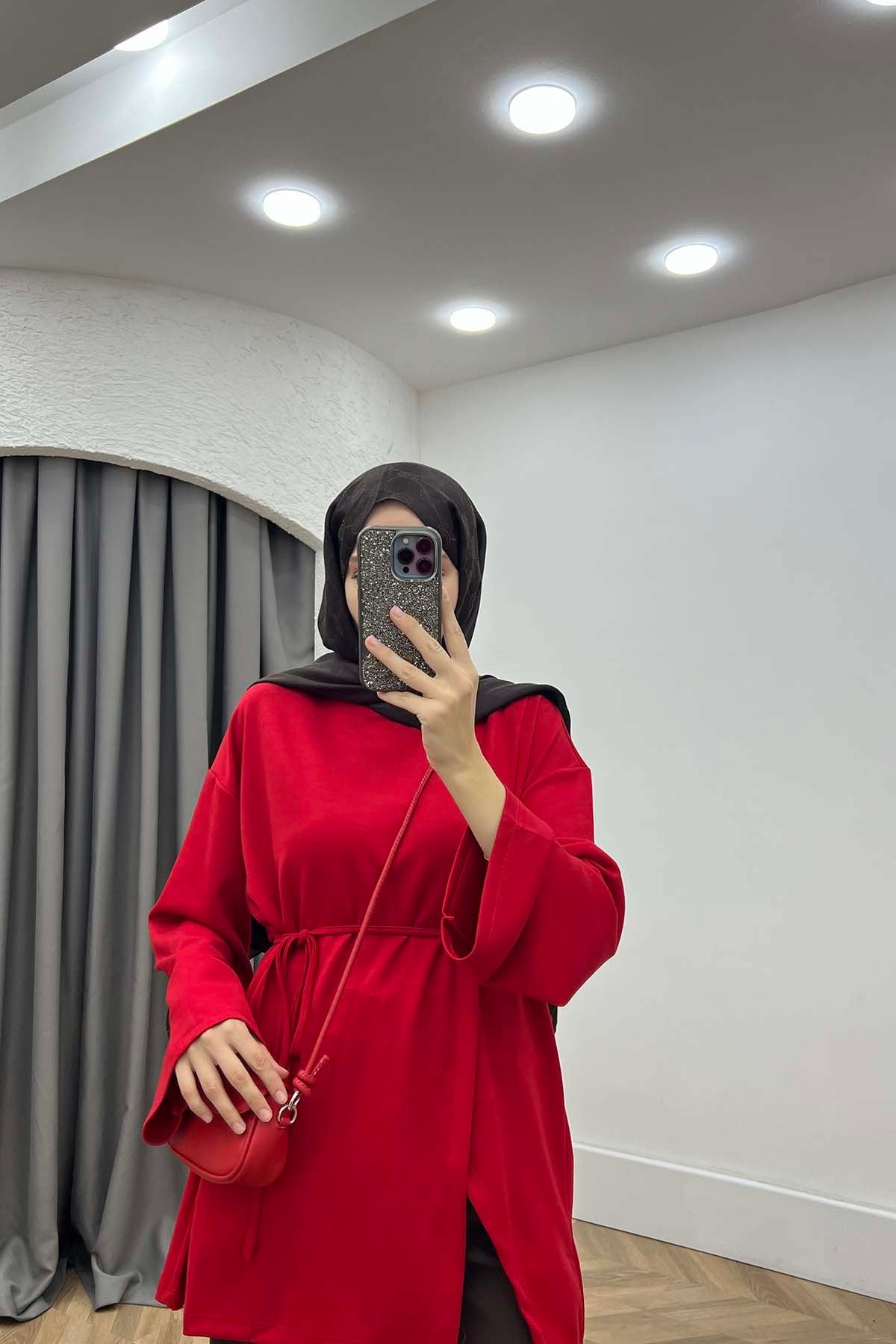 Bisiklet Yaka Yırtmaçlı Oysh Sweatshirt Kırmızı