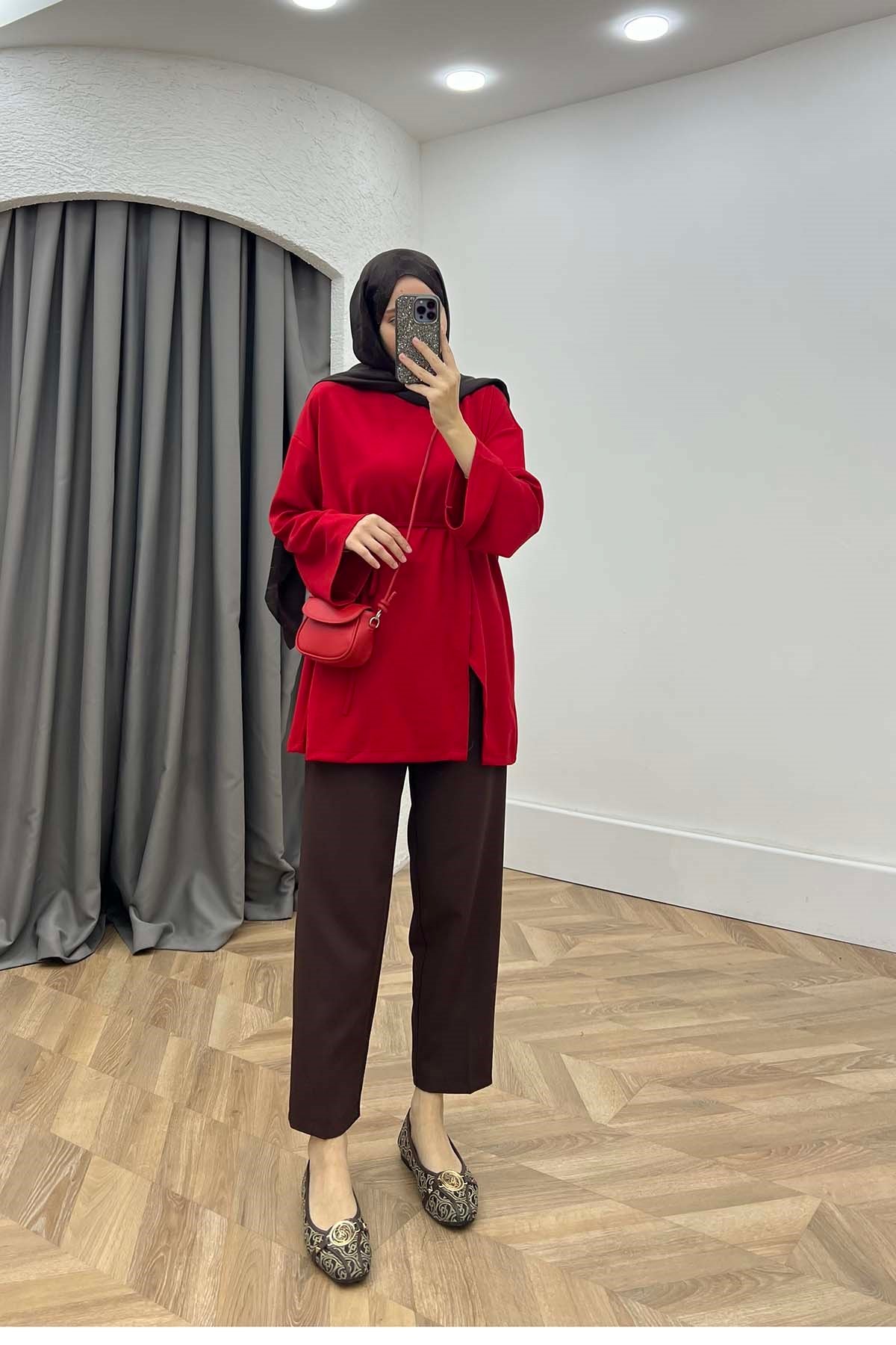 Bisiklet Yaka Yırtmaçlı Oysh Sweatshirt Kırmızı