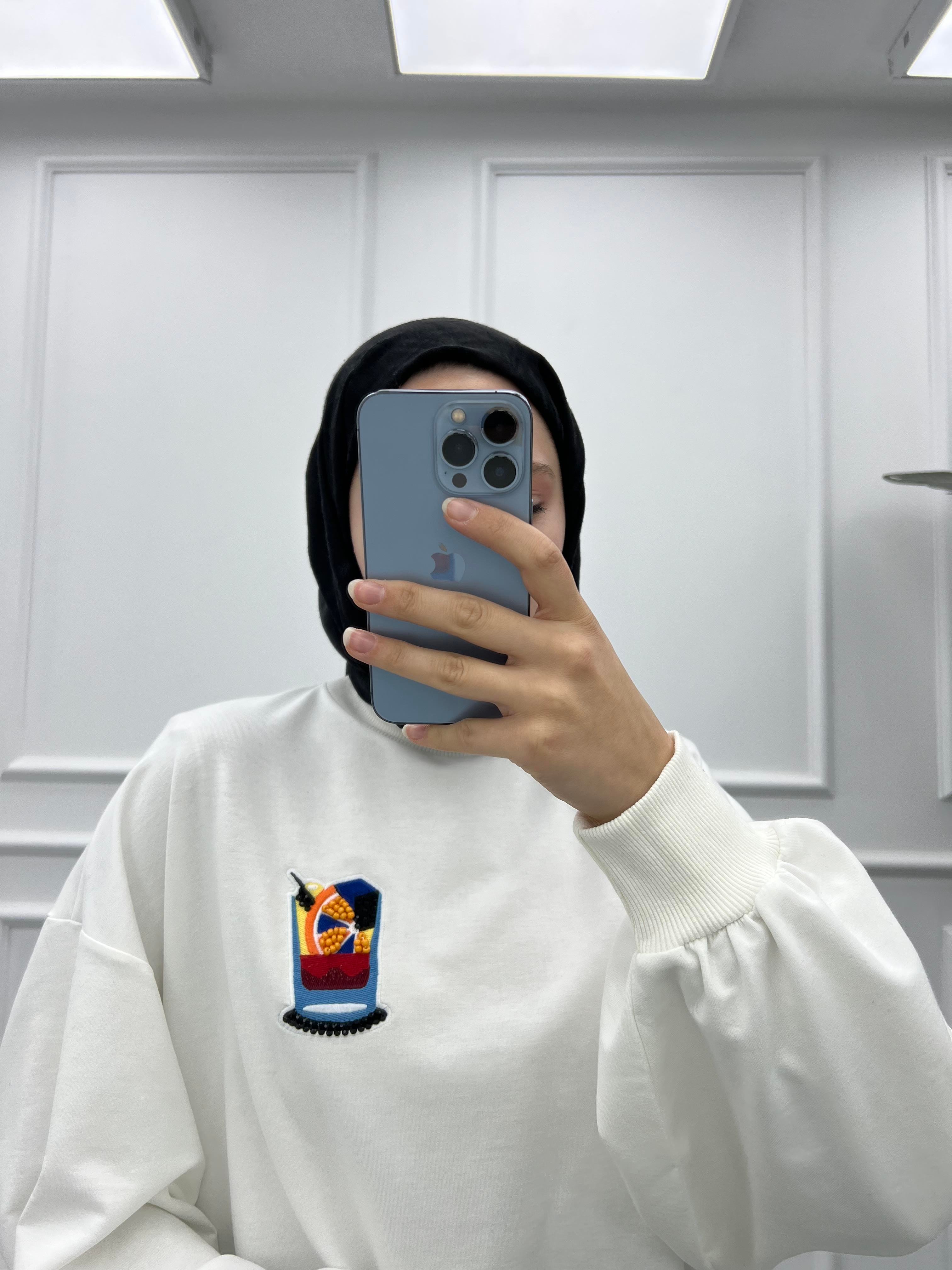 Boncuklu Sweatshirt Ekru