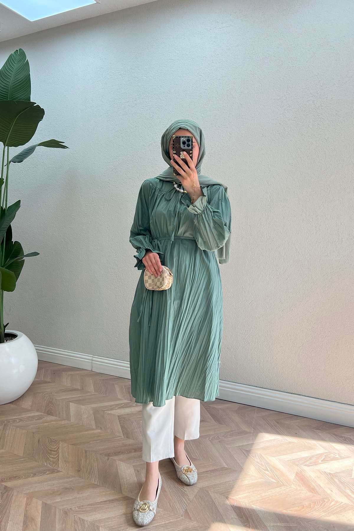 Boyun ve Kol Fırfırlı Pilise Detaytlı Tunik Yeşil