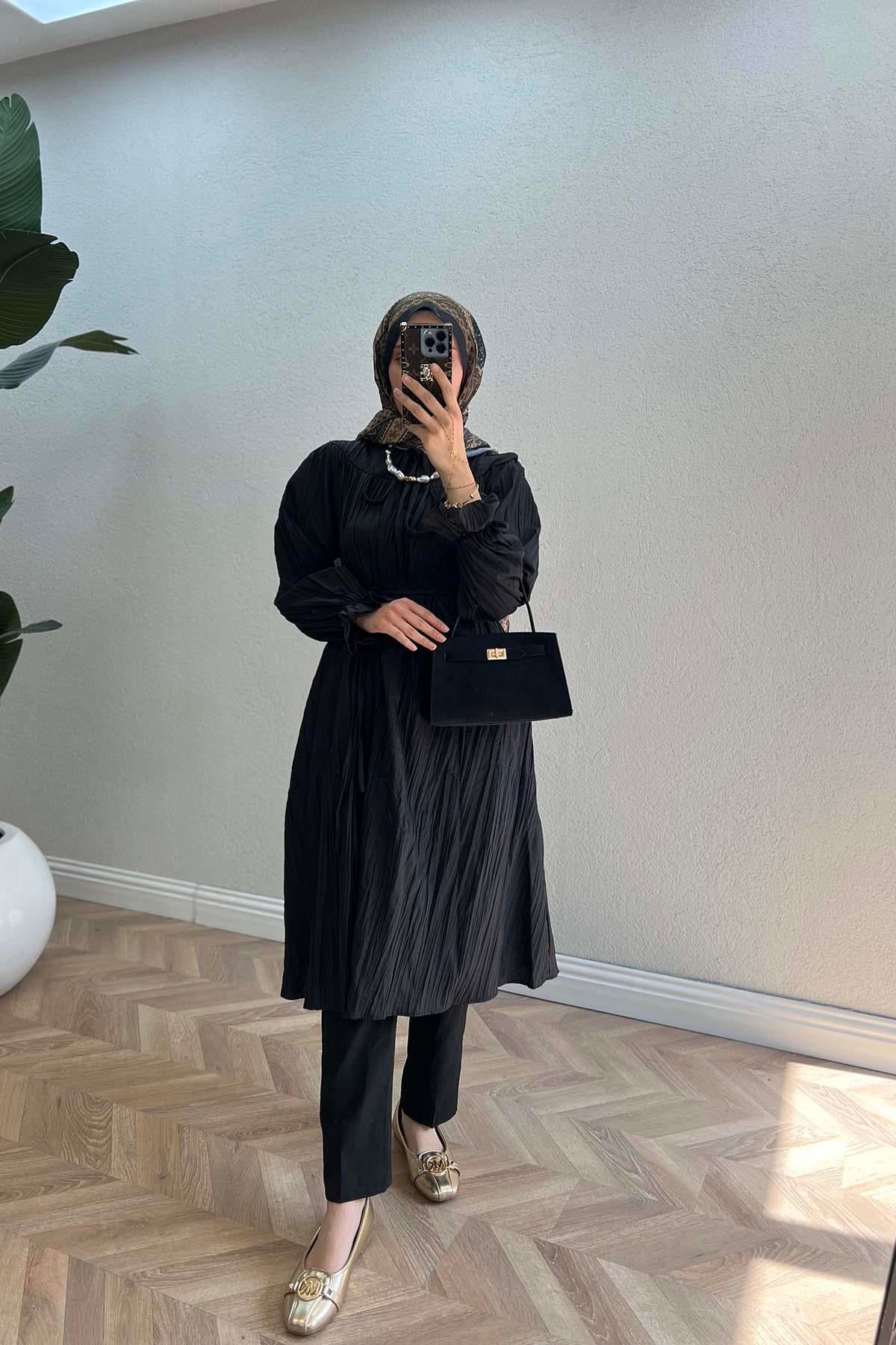 Boyun ve Kol Fırfırlı Pilise Detaytlı Tunik Siyah