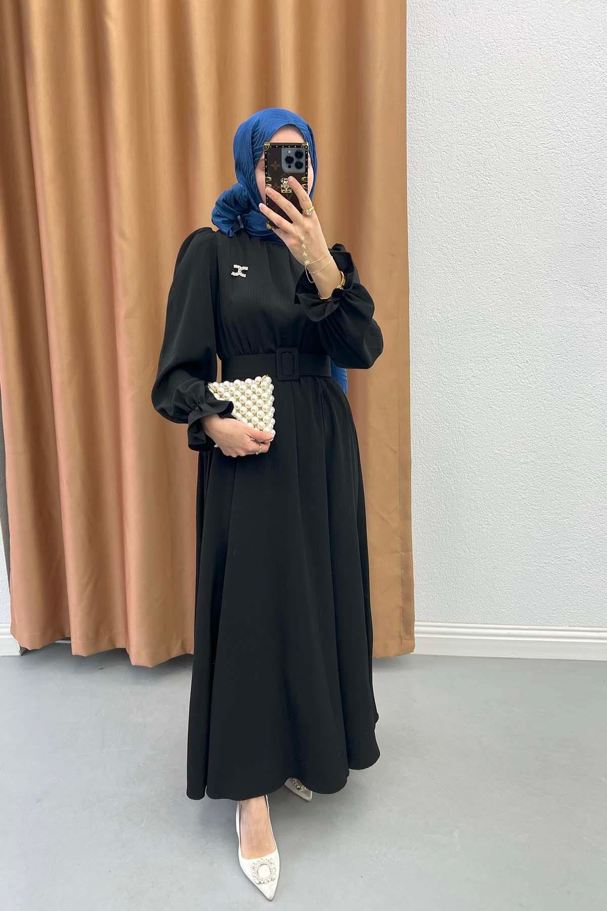 Broşlu Büzgülü Elbise Siyah