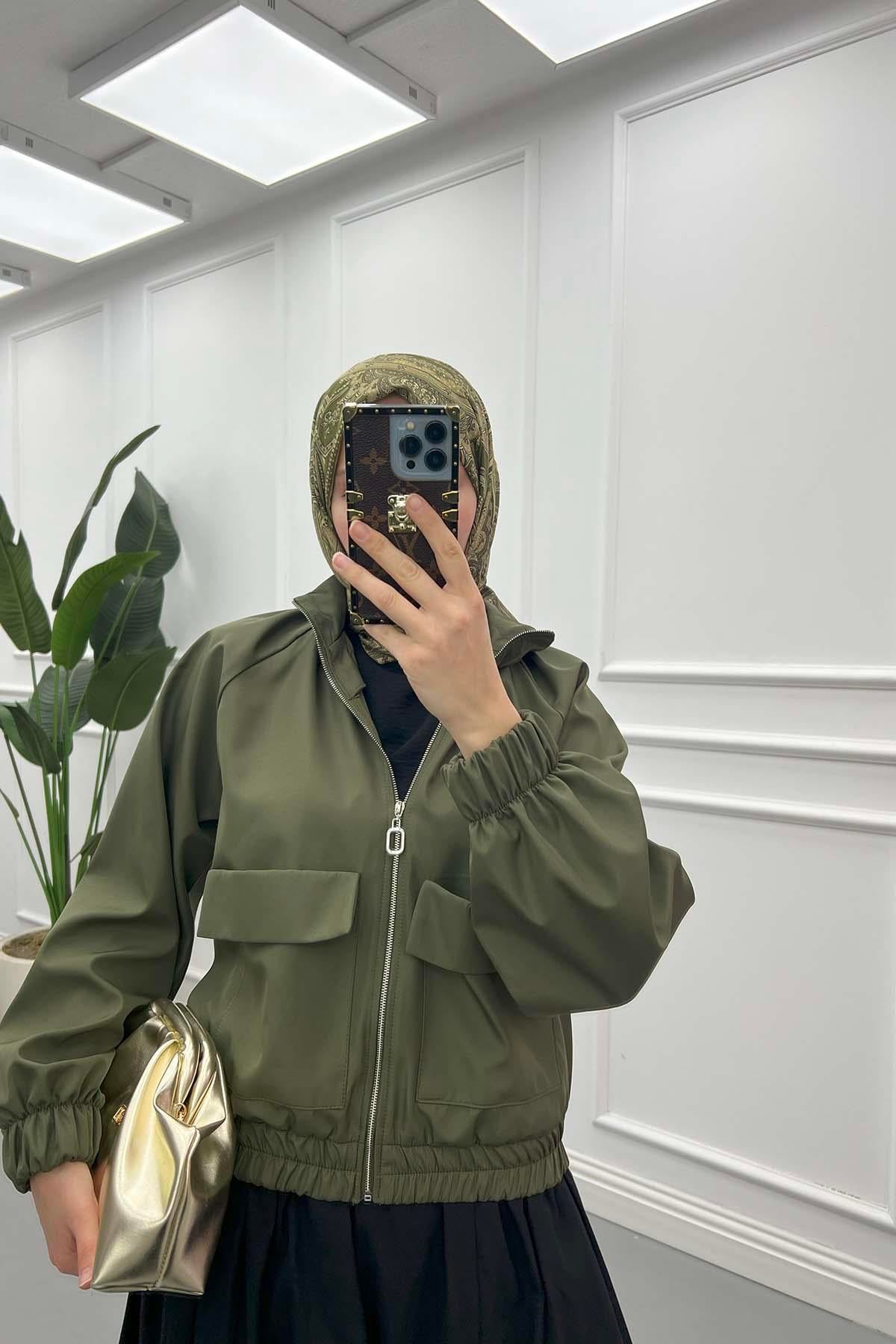 Büzgülü Crop Yağmurluk Haki