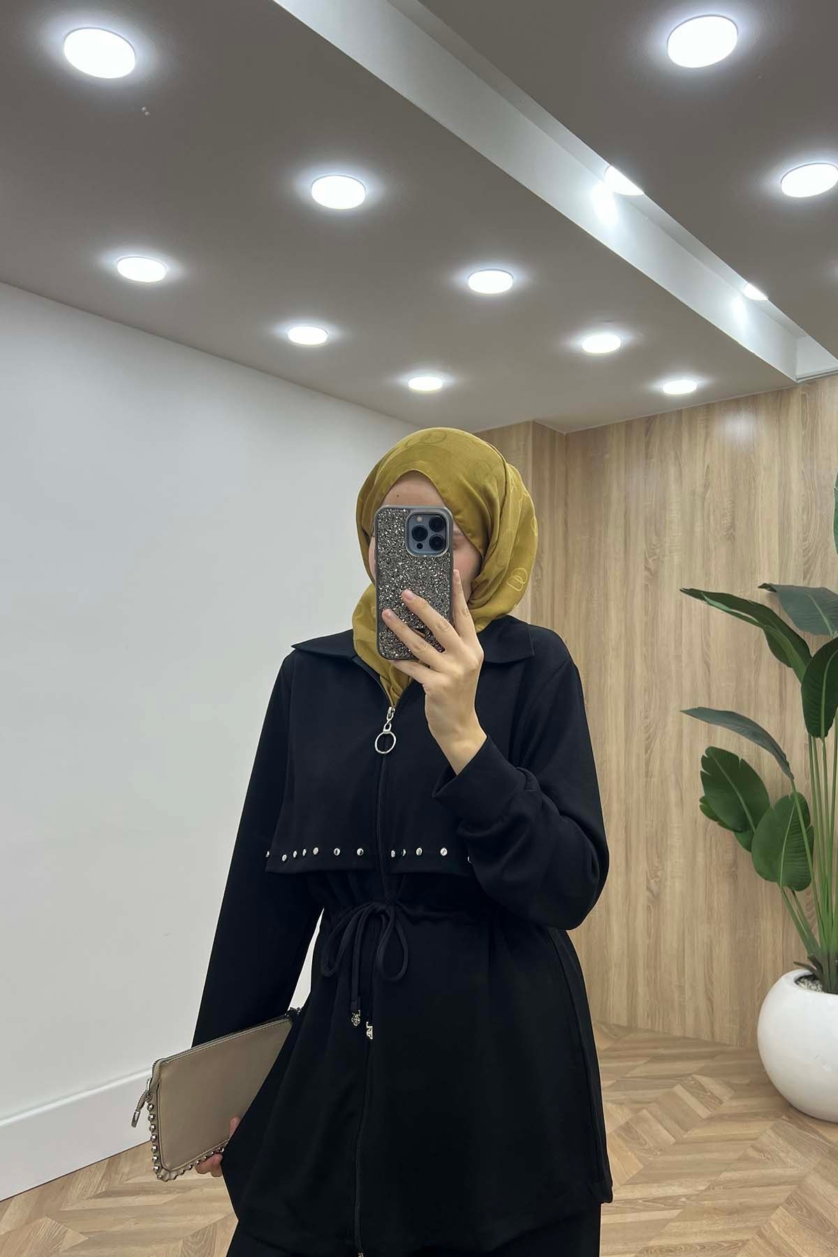 Çakım Detaylı Bel Büzgülü Günlük Takım Siyah